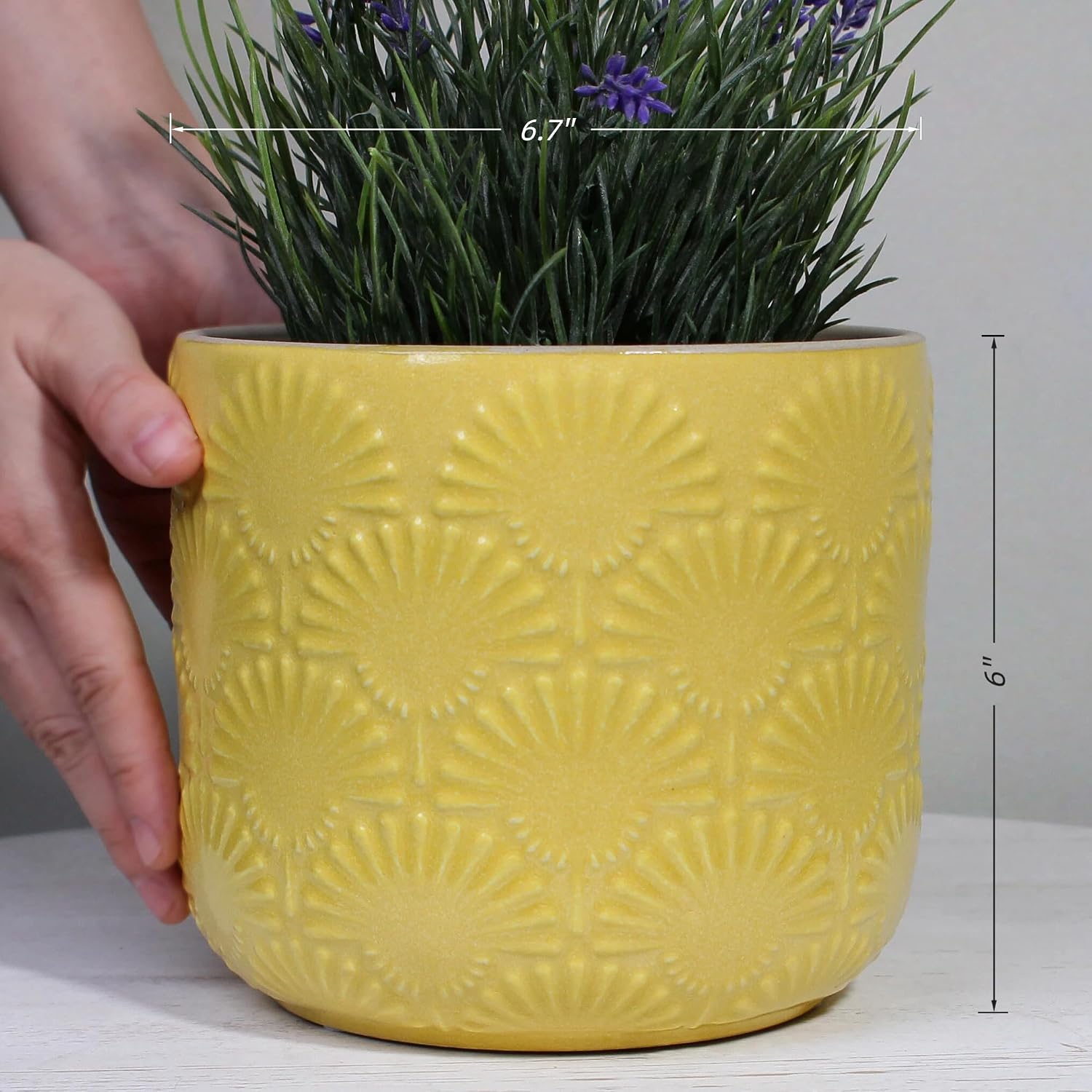 Detalle 2 de Xiaan Jiaju 6.7-Inch Ceramic Planter, Butter Yellow, Embossed with Drainage Hole