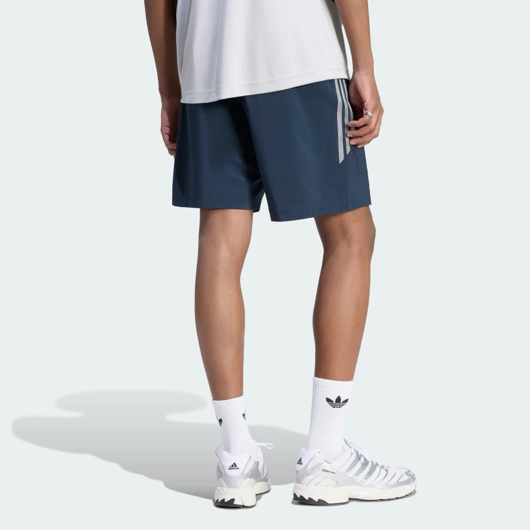 Detalle 2 de Pantalón corto Lightweight Regular de Adidas — azul