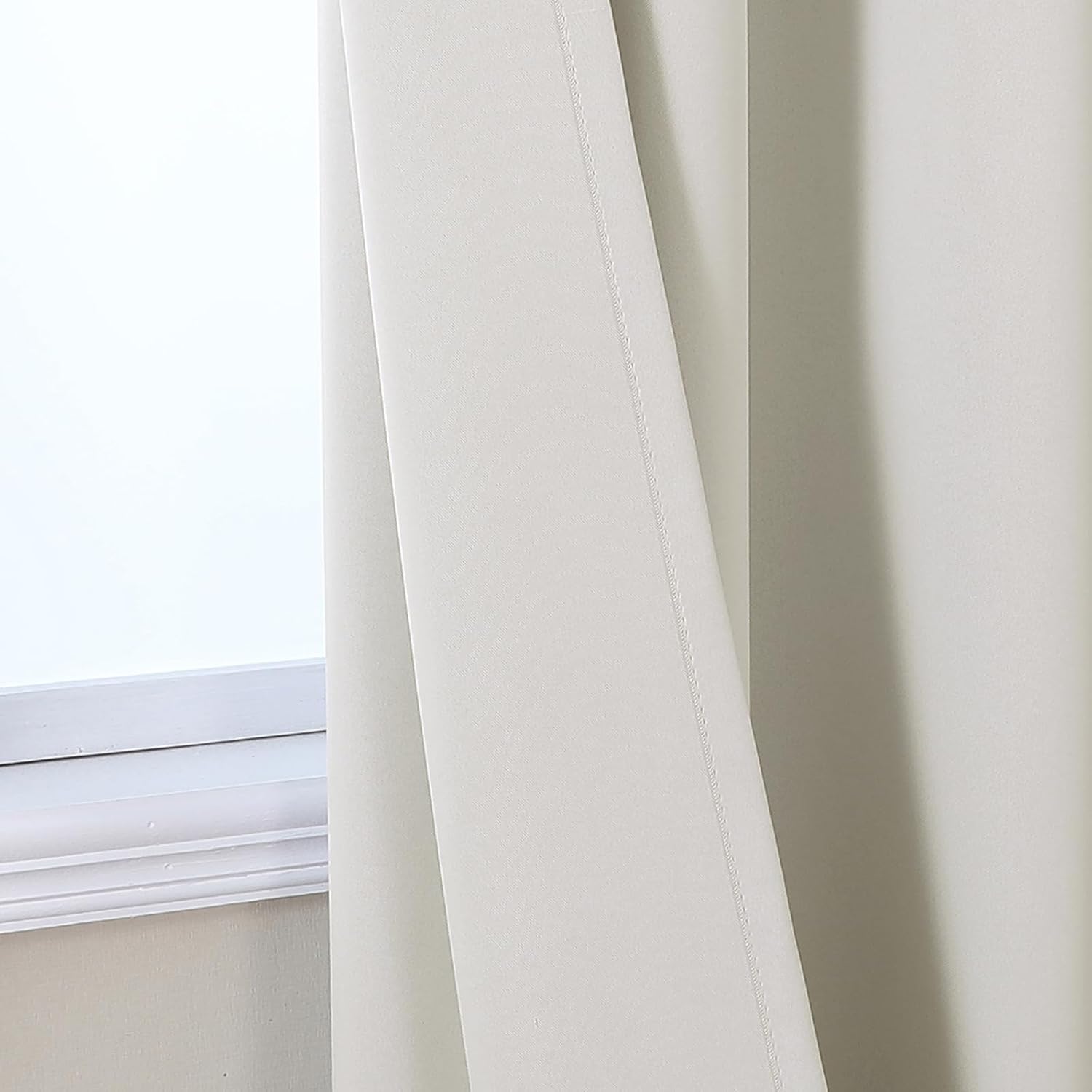 Detalle 2 de VEHEDE Short Small Window Curtains (45 inch drop) – Thermal blackout eyelet curtains, light beige, 2 panels