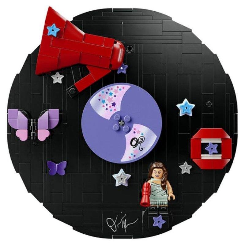 Detalle de LEGO Editions Music Olivia Rodrigo's Vinyl 43028: colección y juego en una pieza de exposición