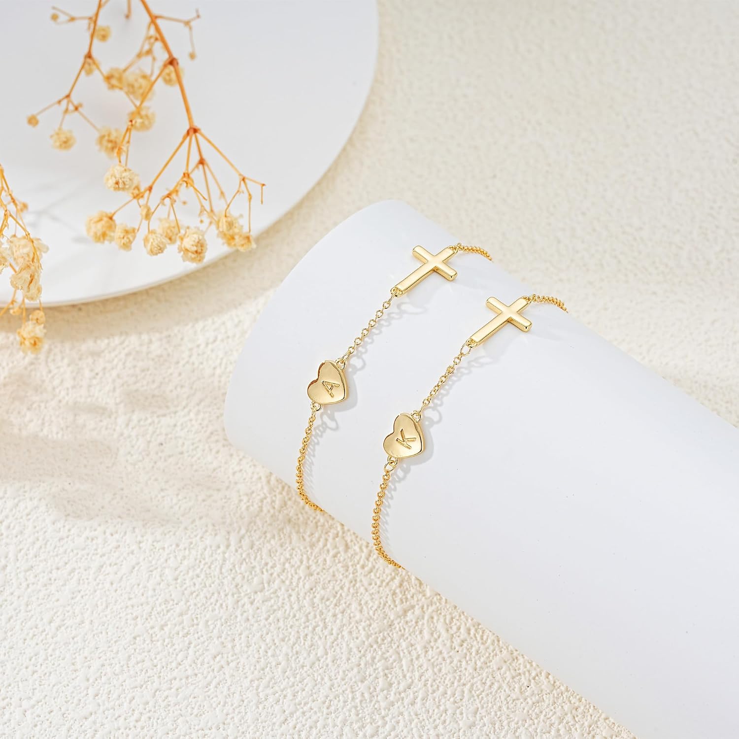 Detalle 2 de Lunvky Initial Cross Bracelet, 14K Gold-Plated
