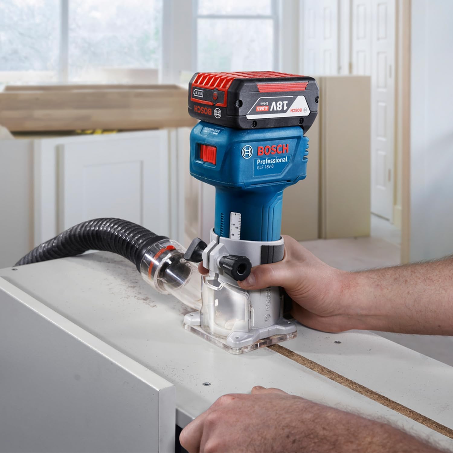 Thumbnail 3 de Bosch Professional 18V System GLF 18V-8 — défonceuse portative avec aspiration, guide et pinces 8 mm