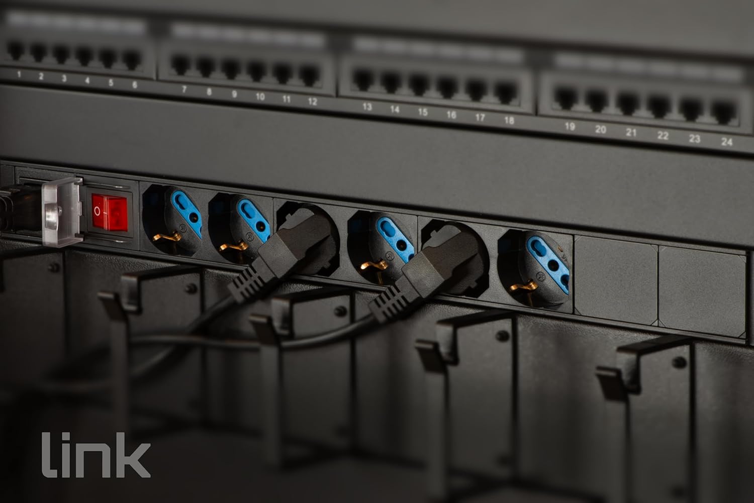 Thumbnail 1 de Link multipresa da rack LK10062C: 6 prese universali Schuko/italiane per armadi 19”