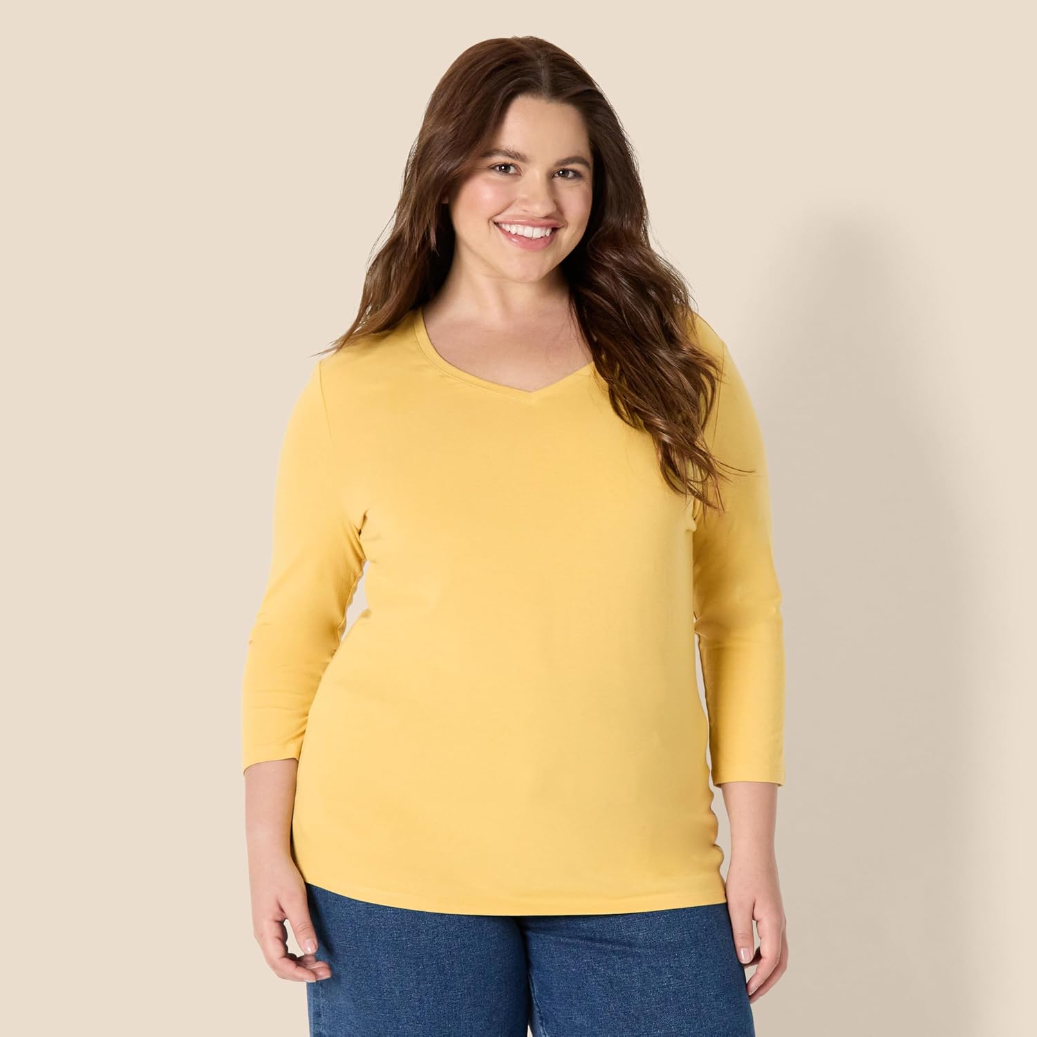 Detalle de Amazon Essentials Women's Regular-Fit 3/4 Sleeve V-Neck T-Shirt (Available in Plus Size)