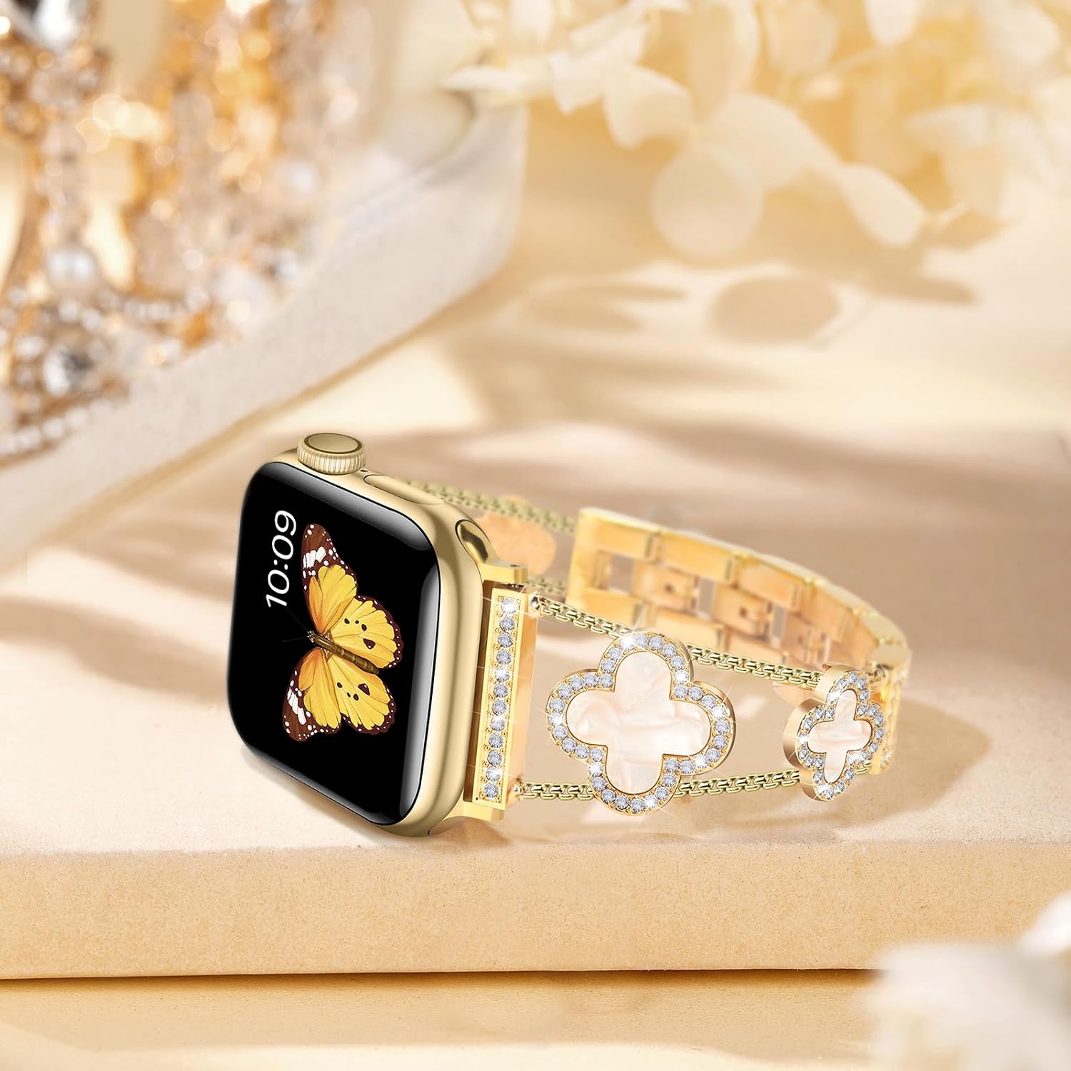 Detalle 2 de Tasikar Bling Diamond Women Straps for Apple Watch 38–49mm (Gold) – Lucky Clover Dressy Replacement Band
