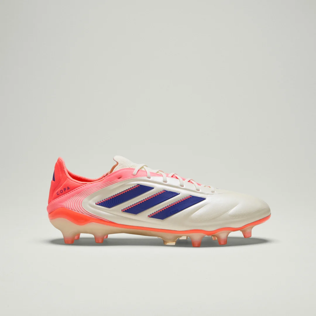 Detalle de Adidas Copa Pure 3 Elite para césped natural seco: ¿vale la pena para jugar al máximo en hierba seca?