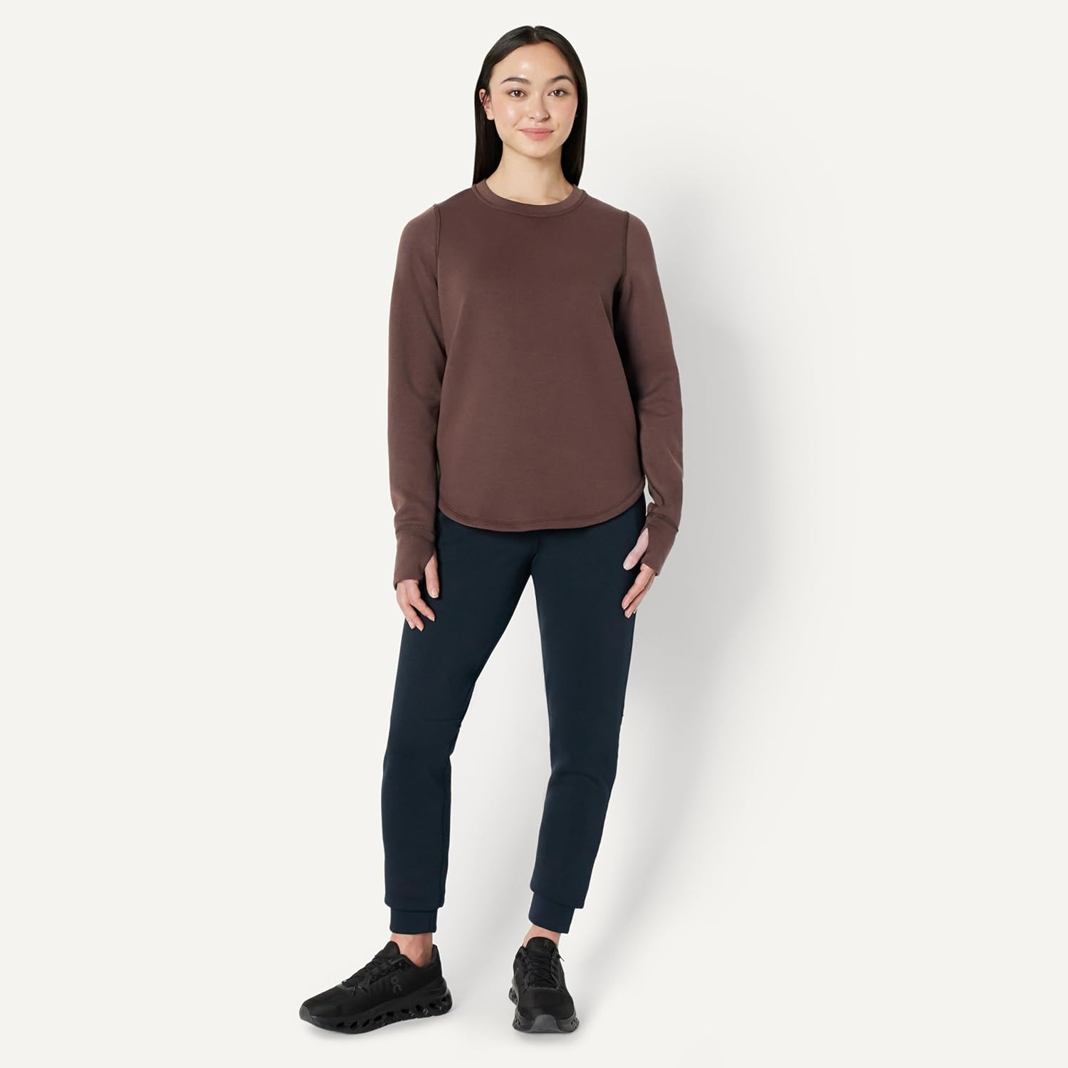 Thumbnail 4 de Amazon Essentials Women’s Active Sweat Relaxed-Fit Long-Sleeve Crewneck Sweatshirt