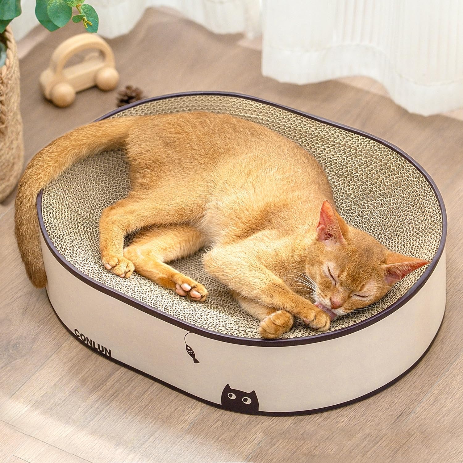 Detalle de Conlun Oval Cat Scratching Board – 2-in-1 scratching & lounging bed with sealed base