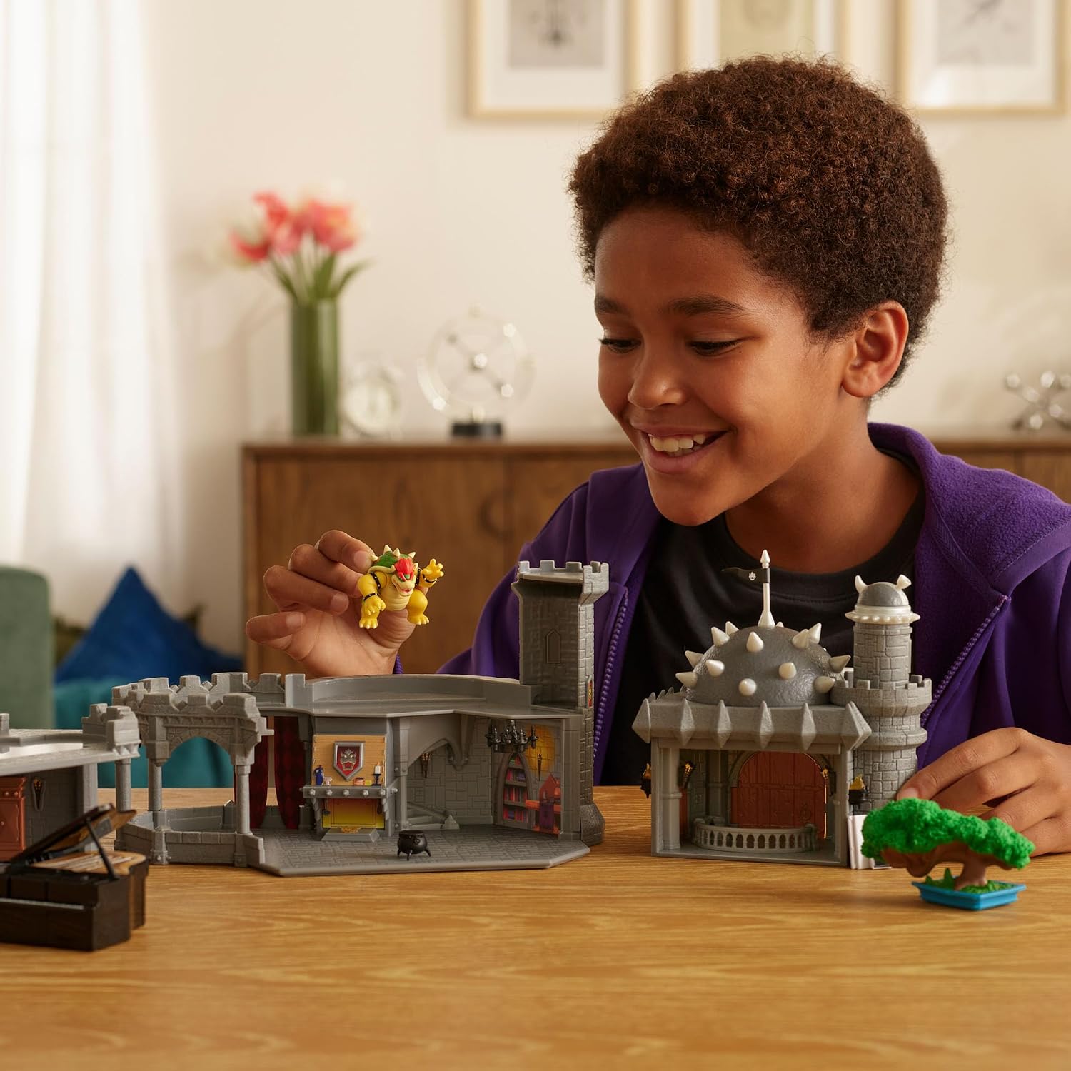 Thumbnail 1 de Super Mario Galaxy Movie Deluxe Bowser-Schloss-Spielset (30 cm) mit Bowser-Figur, Klavier und Bonsai-Baum