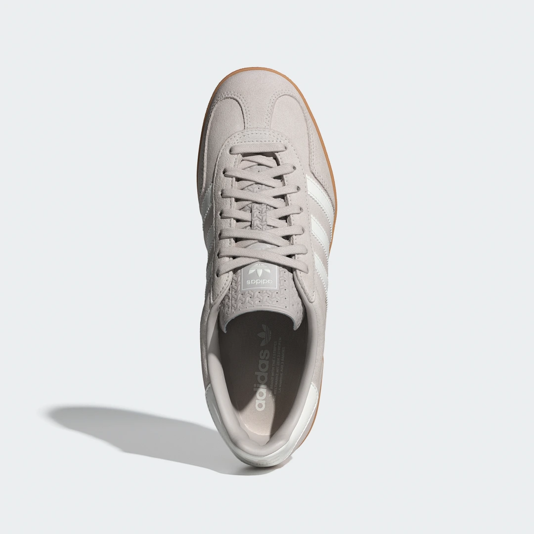 Detalle de Zapatilla Gazelle Indoor de Adidas: estilo clásico para interiores