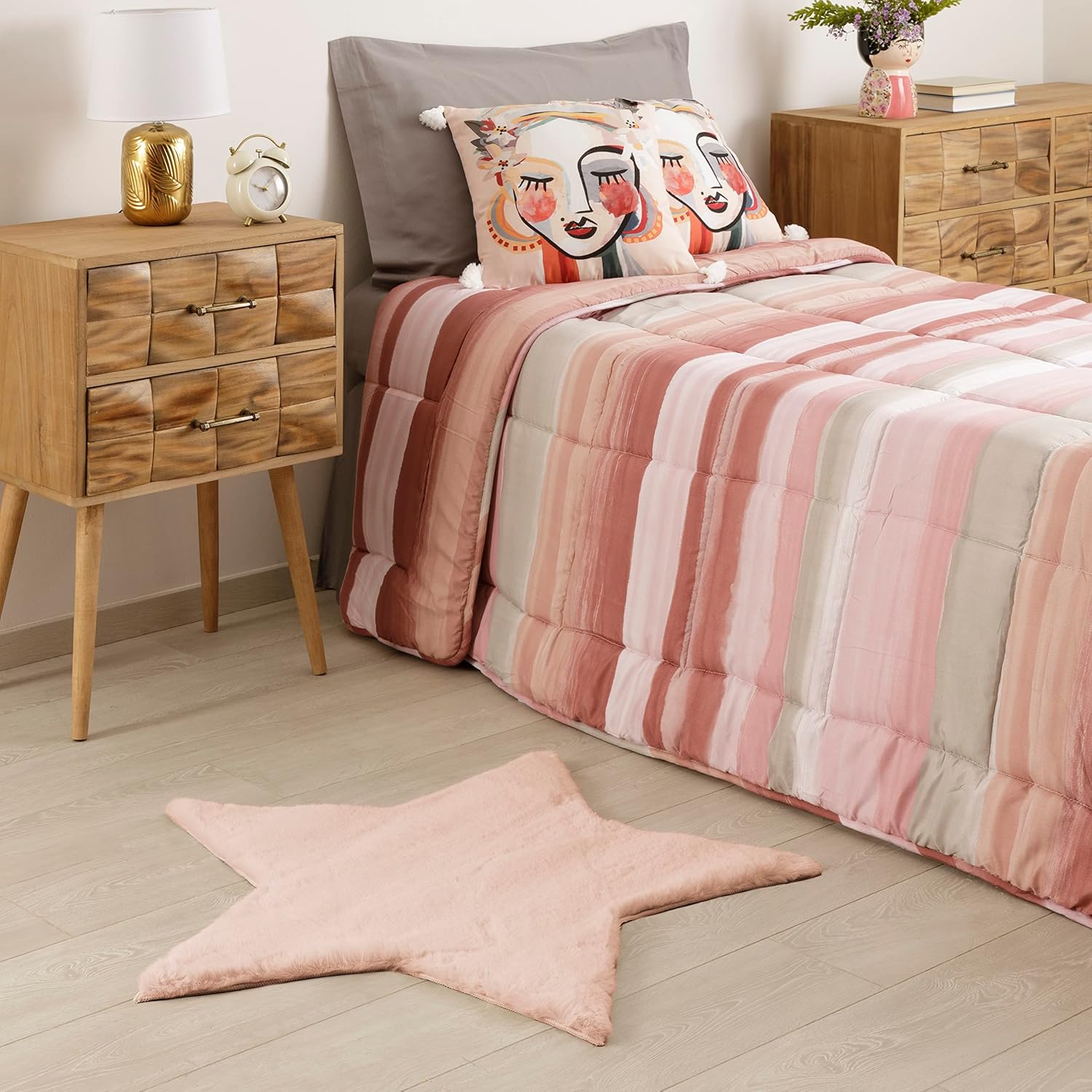 Detalle 2 de Baroni Home tappeto a pelo lungo in pelliccia ecologica Stella Rosa 90x90 cm per cameretta bambini