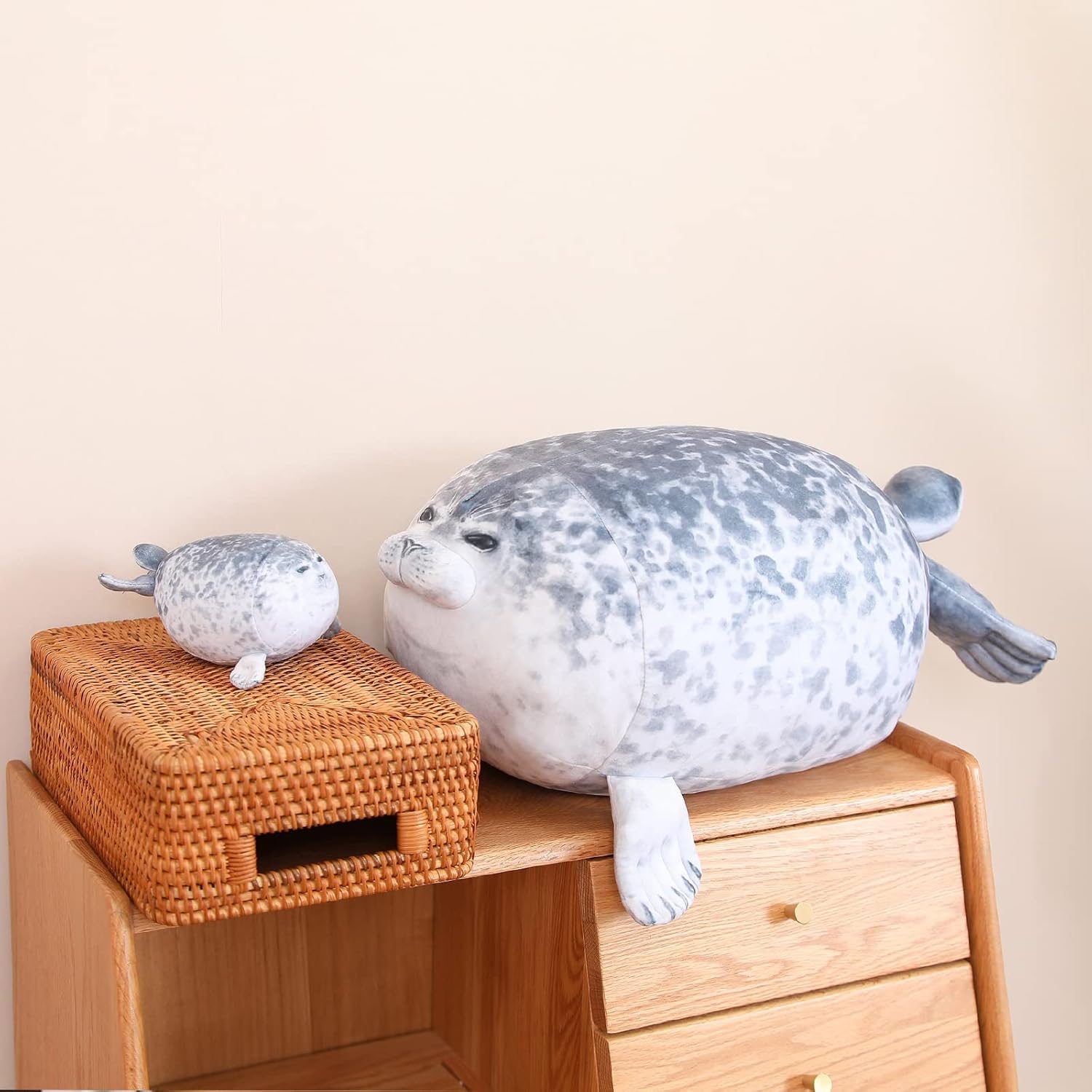 Detalle 2 de SQEQE Almohada de Foca gordita con 4 peluches bebé