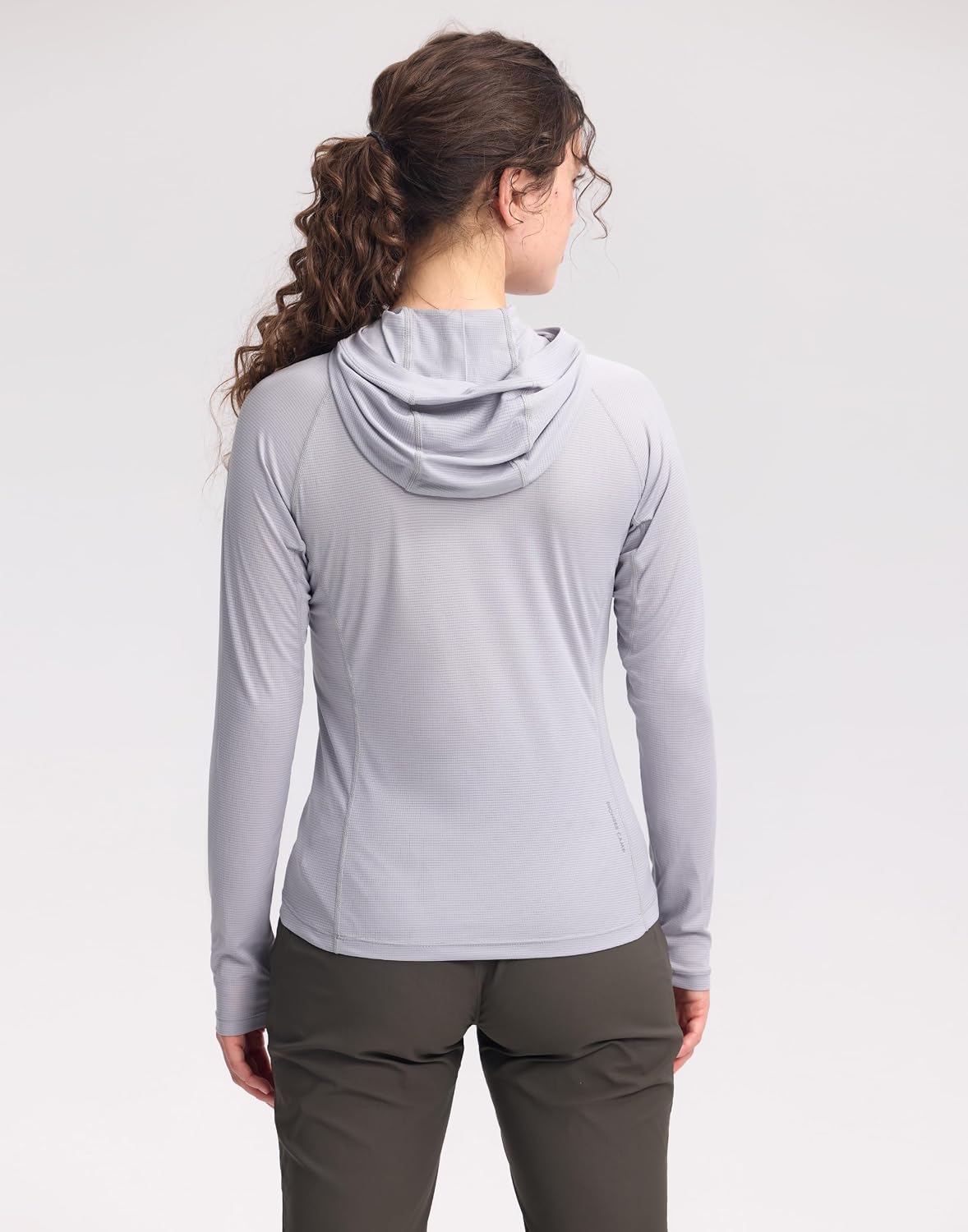 Detalle de Pioneer Camp UPF23+ – Maglietta sportiva da donna con cappuccio, ultraleggera (90 g) e TP rapido all asciugatura