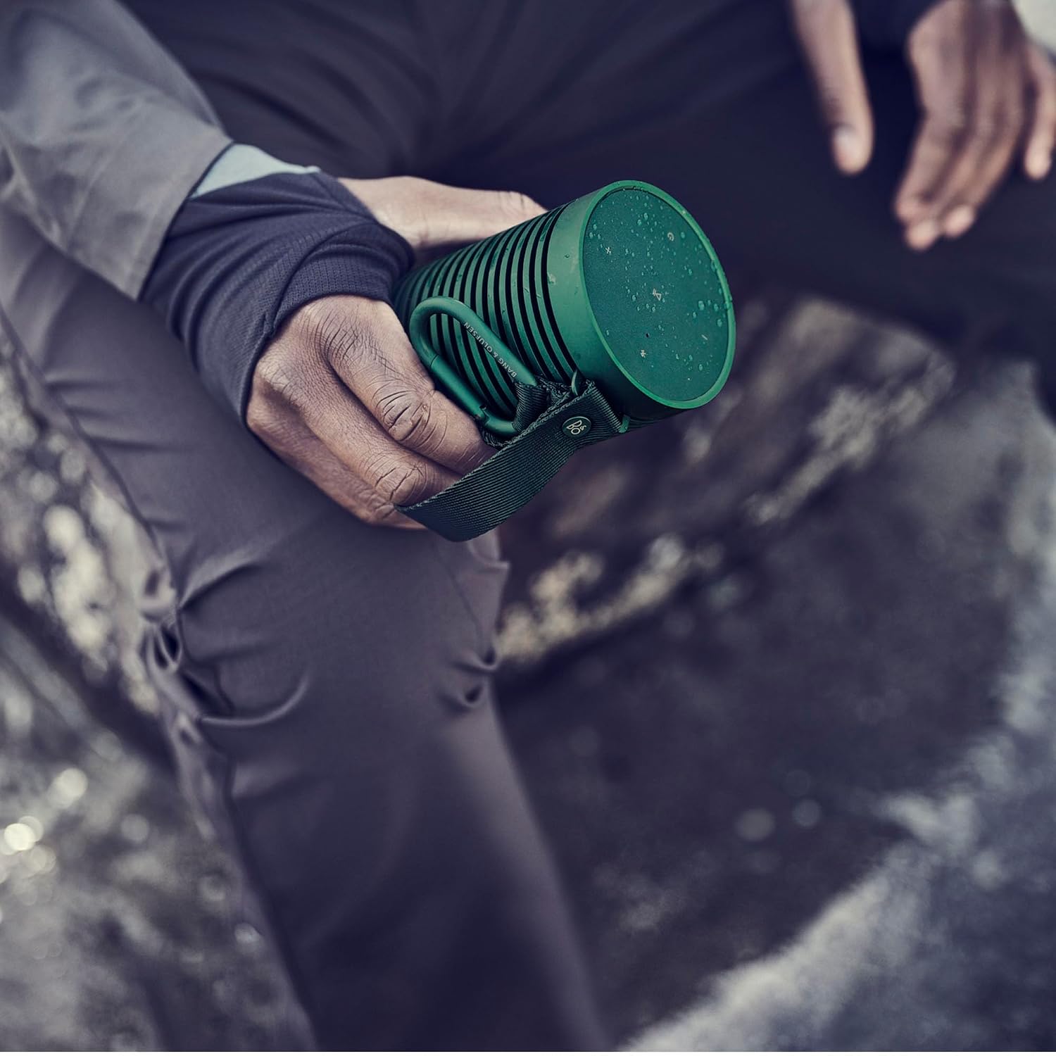 Detalle de Bang & Olufsen Beosound Explore – enceinte Bluetooth portable étanche IP67, son True360 et jusqu’à 27 h d’autonomie (vert)