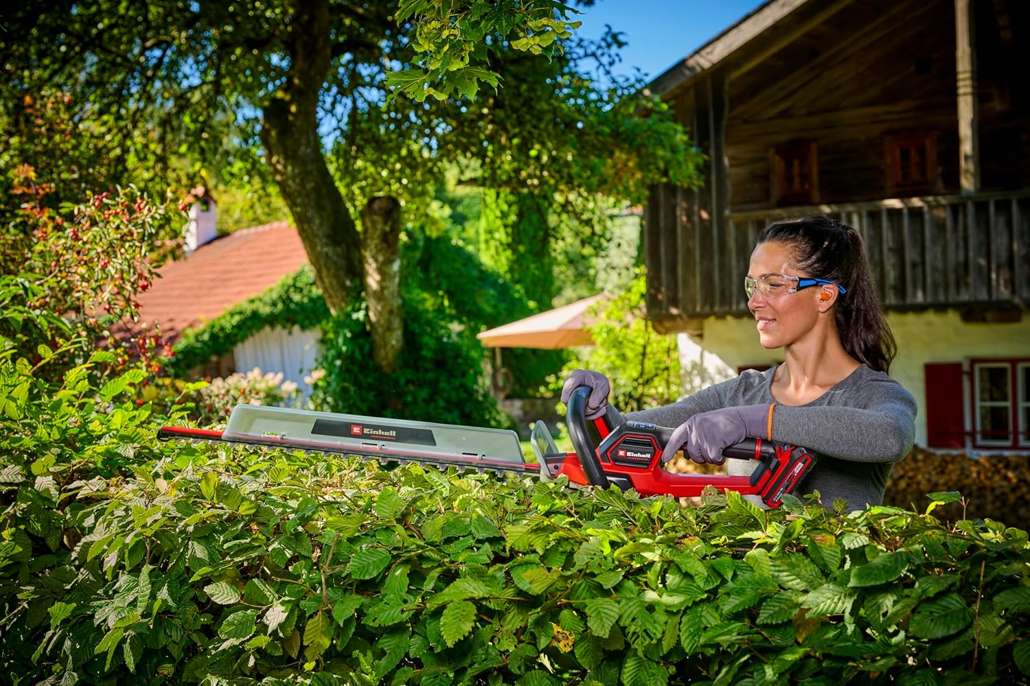 Detalle de Einhell Professional Akku-Heckenschere GP-CH 18/61 Li BL-Solo Power X-Change (18 V) – kompakt, stark und flexibel