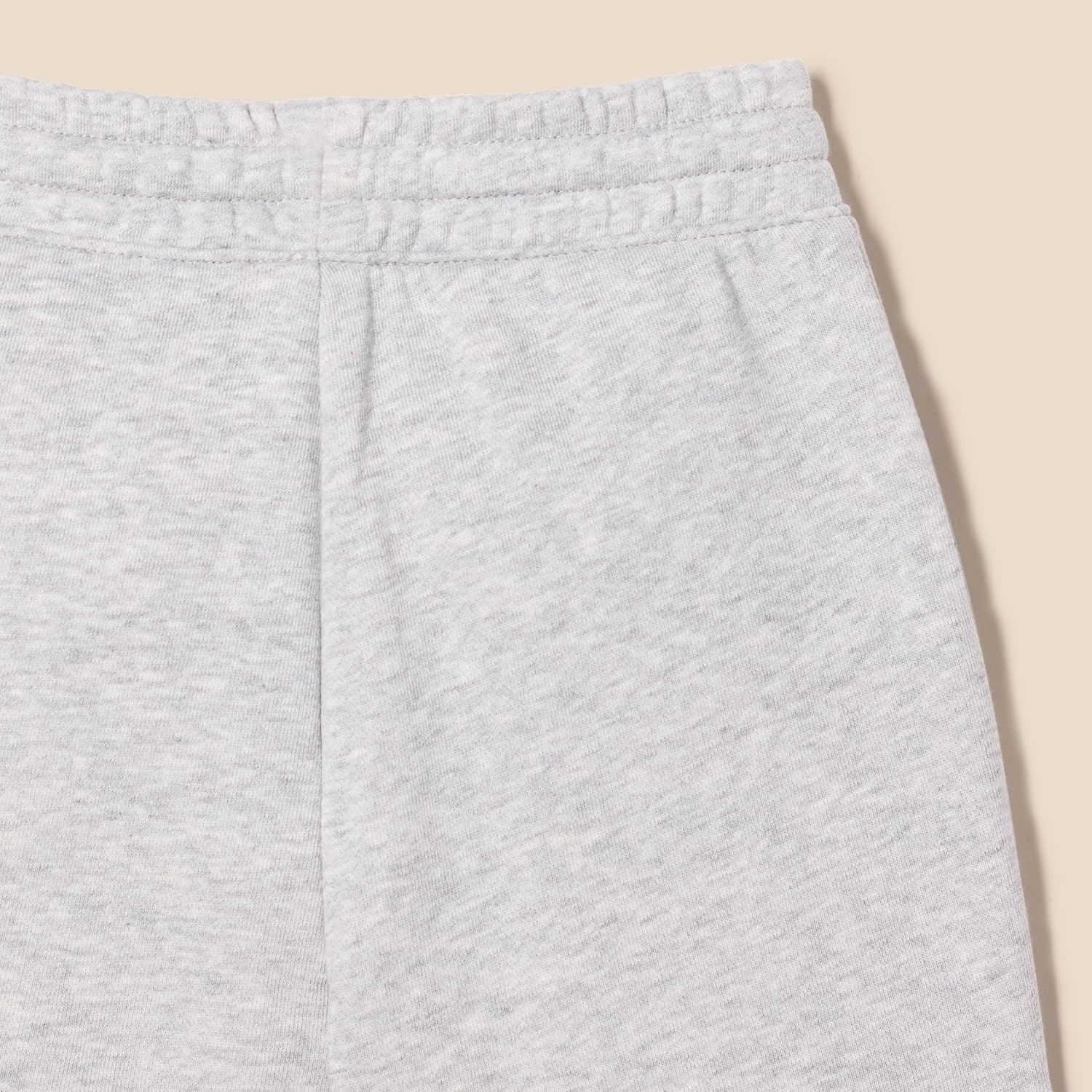 Detalle de Amazon Essentials Boy's Relaxed Fit Sweatshirt and Shorts Set