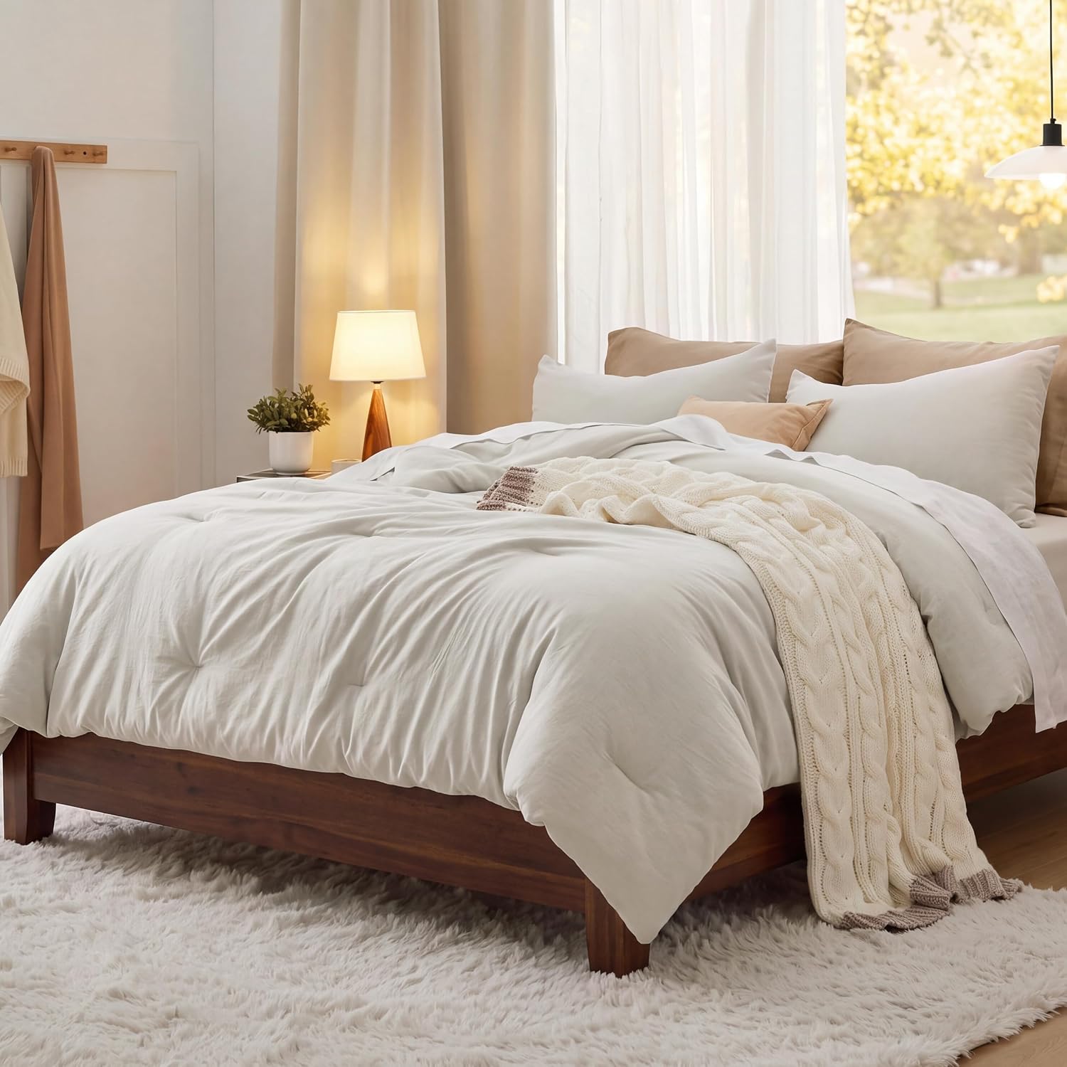 Detalle de Bedsure King Comforter Set, Prewashed Soft 3-Piece Beige Bedding, 104" x 90