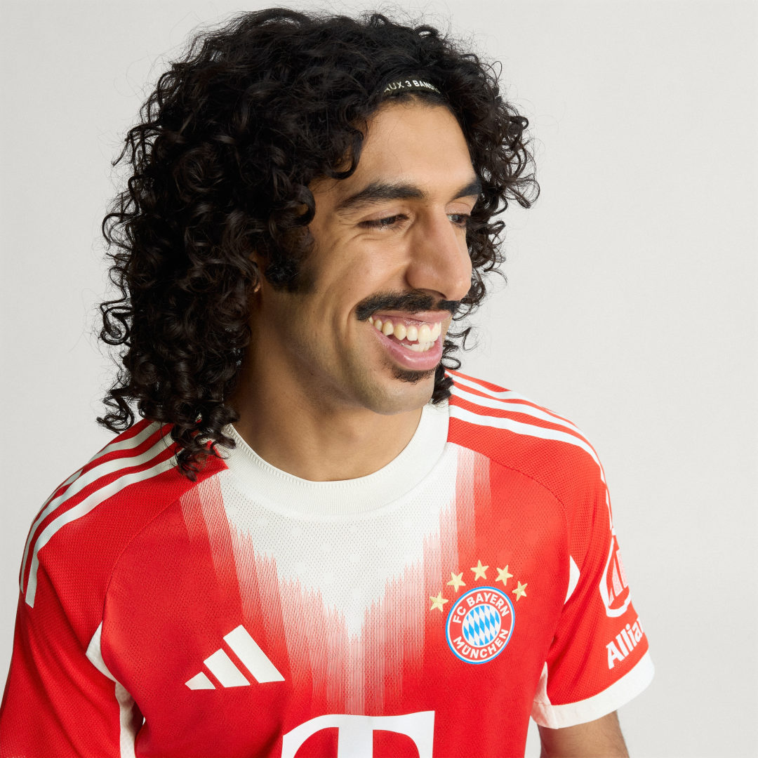Detalle de Adidas FC Bayern 25/26 camiseta de fútbol