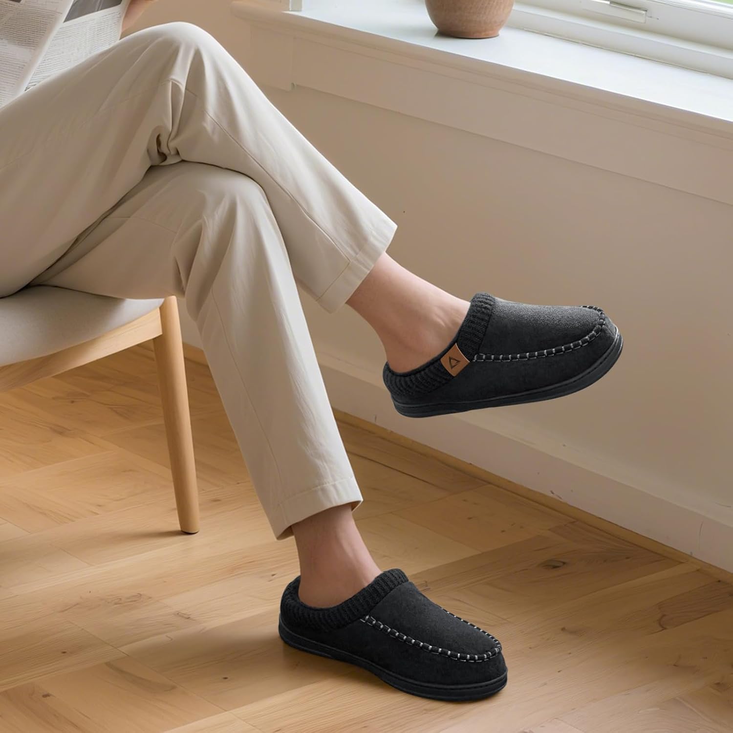 Detalle 2 de ATHMILE Men's Moccasin Slippers Memory Foam