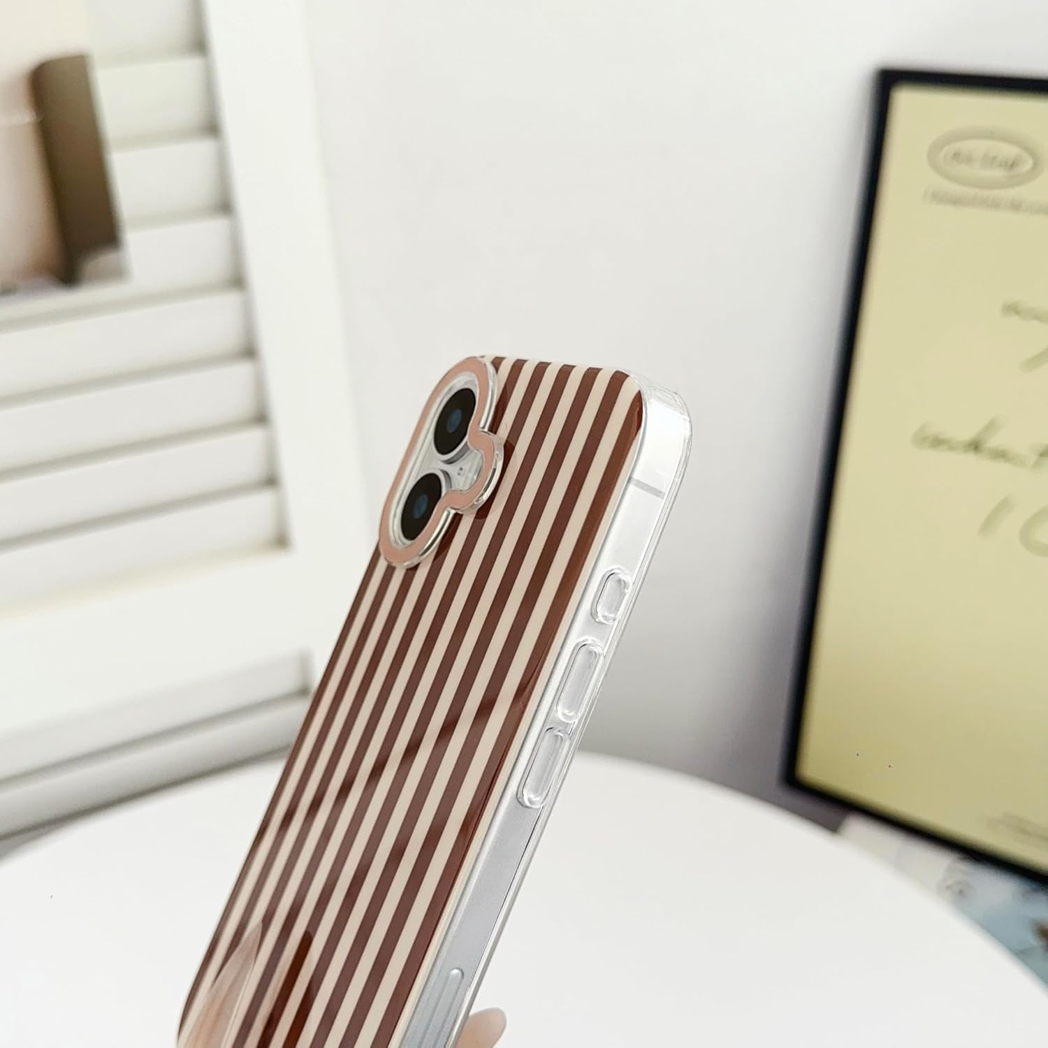 Detalle 1 de OWLSTAR iPhone 17 Case Brown