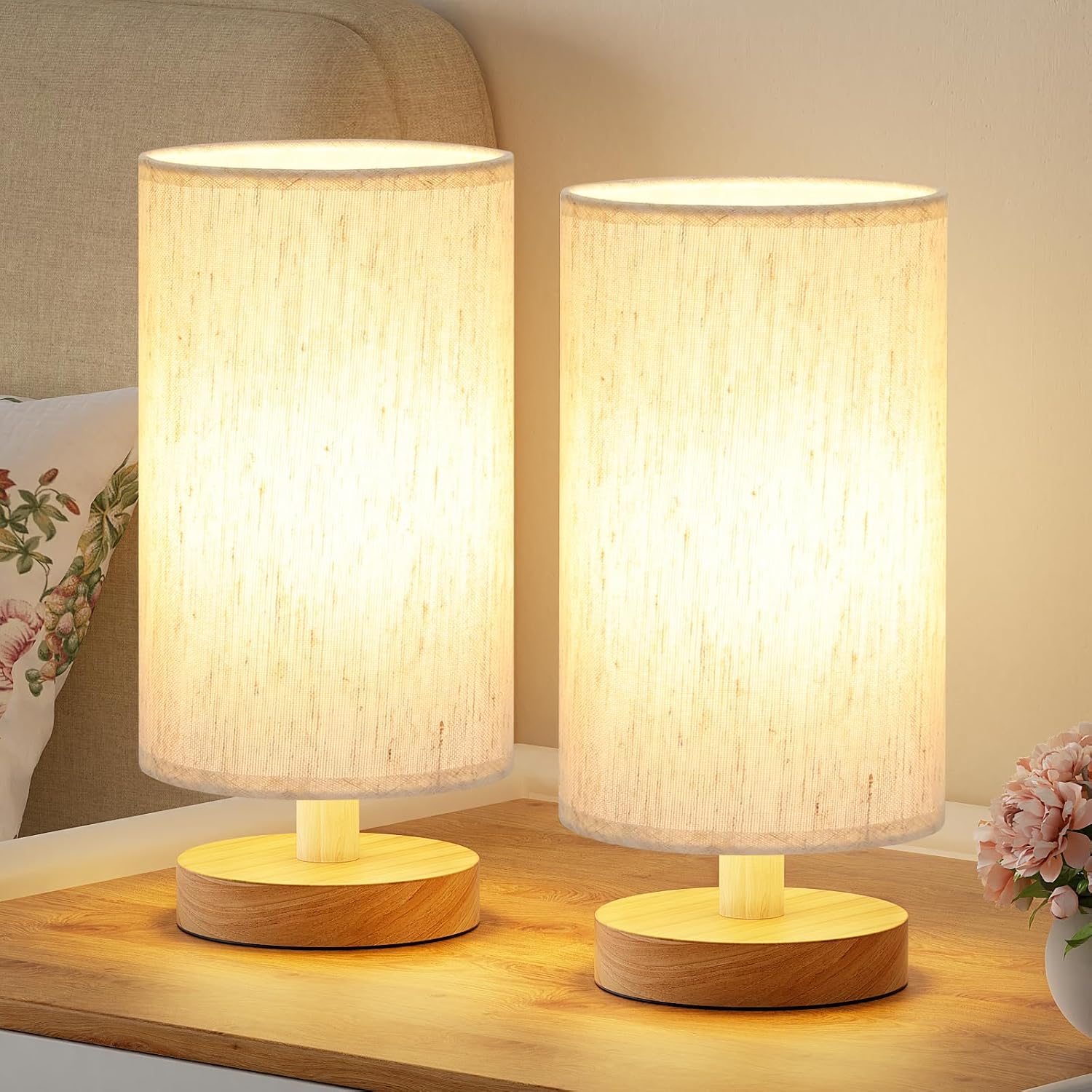 Detalle de Fenmzee yuan20-1 Table Lamps, Set of 2, 9-Inch Cream Linen Shades, Wood Bases