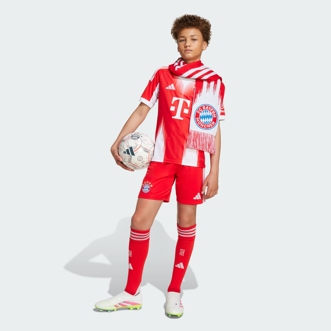 Detalle de Pantalón corto primera equipación FC Bayern 25/26 de Adidas