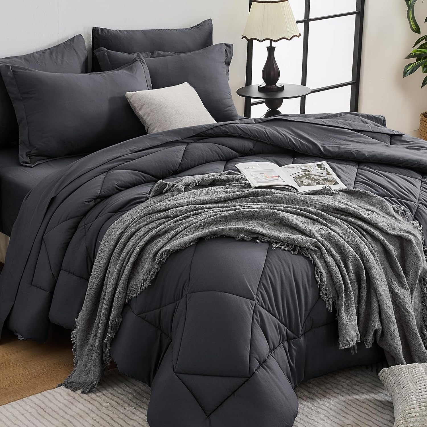 Detalle de HEVUMYI Queen 7‑Piece Comforter Set, All‑Season