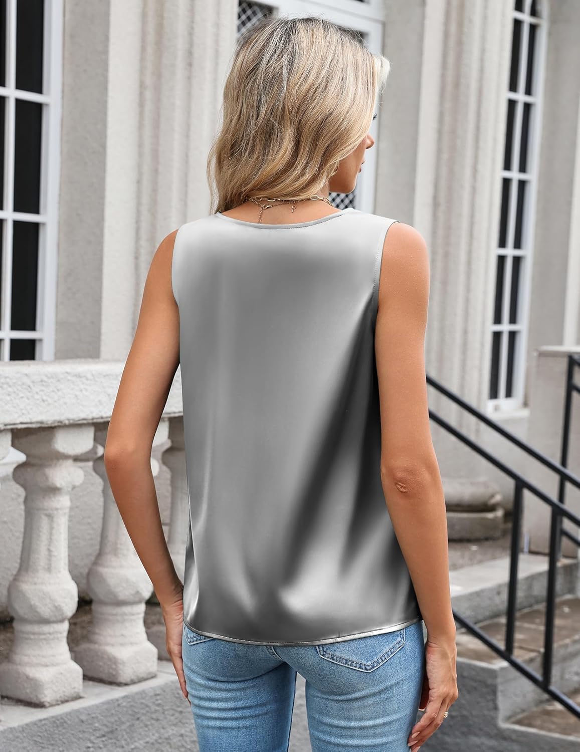Thumbnail 1 de Zeagoo Women’s Satin Camisole Tank Tops (V-Neck, Pleated Details)
