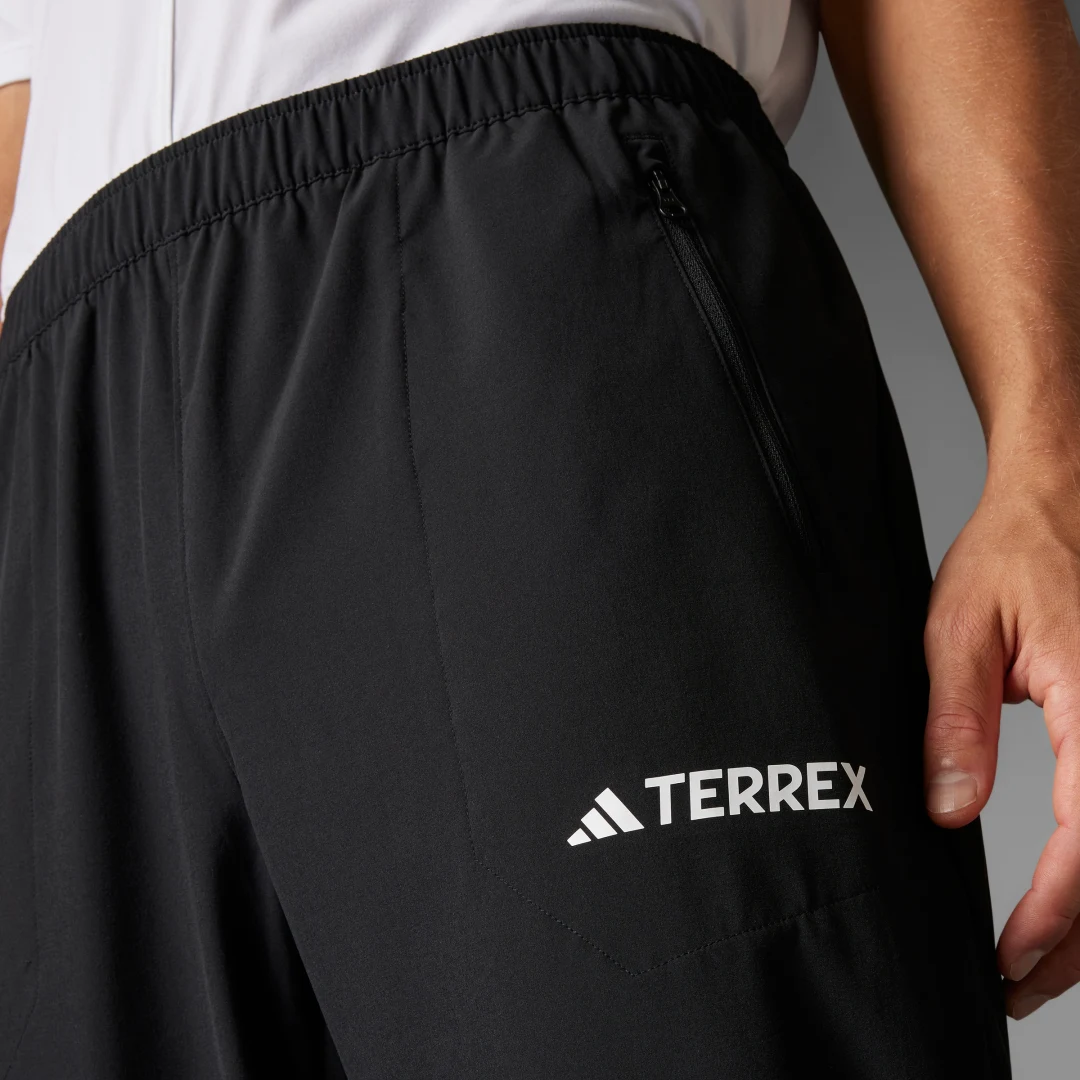 Detalle 2 de Pantalón elástico Multi Essentials de Adidas – Negro