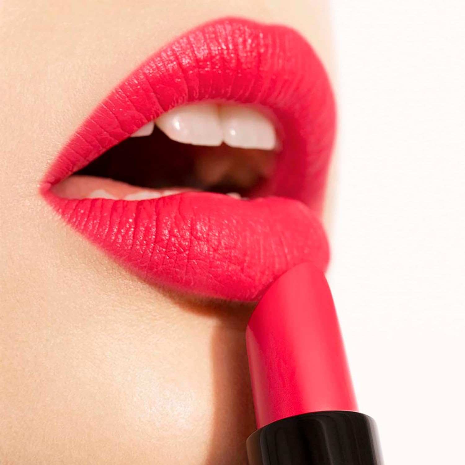 Detalle de 3INA MAKEUP The Lipstick 328 – Elektrisches Rosa: langanhaltender, seidenmatter Lippenstift
