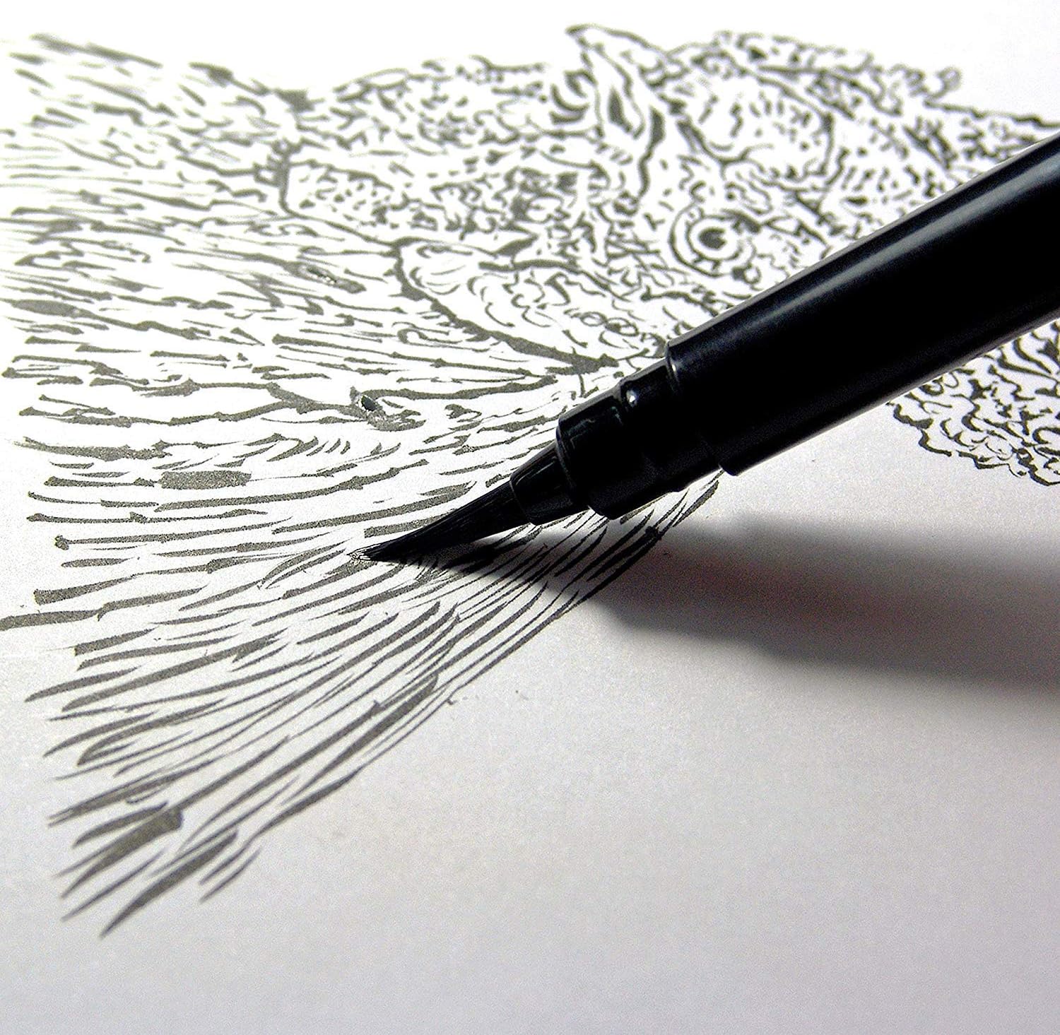 Detalle de Pentel Arts Pocket Brush Pen with 2 Refills, Black Pigment Ink
