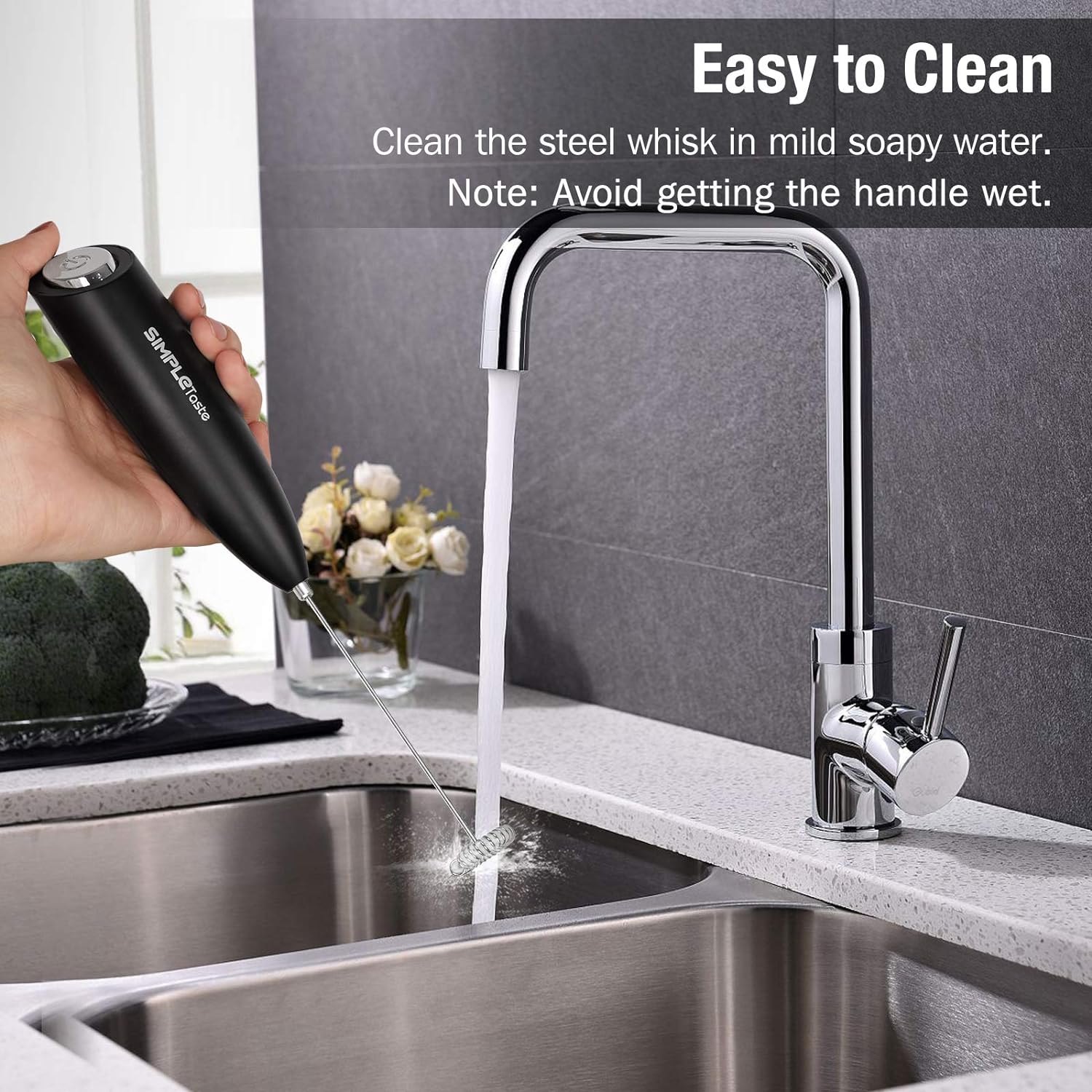 Detalle de SIMPLETASTE 706NA-0005 Handheld Milk Frother with Stainless Steel Whisk