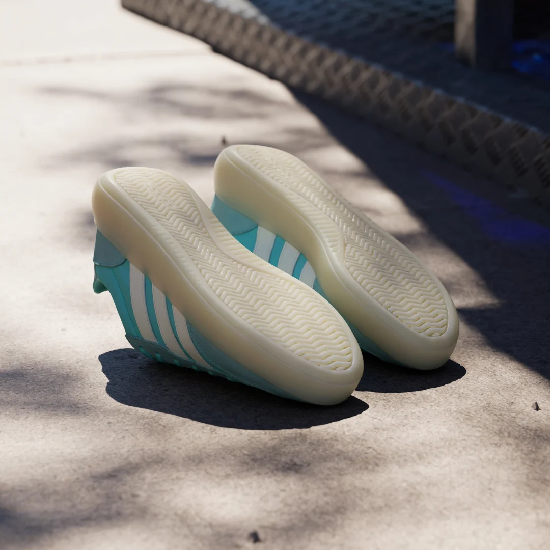 Detalle de Zapatilla Barreda Decode de Adidas: cómodo look turquesa para uso diario