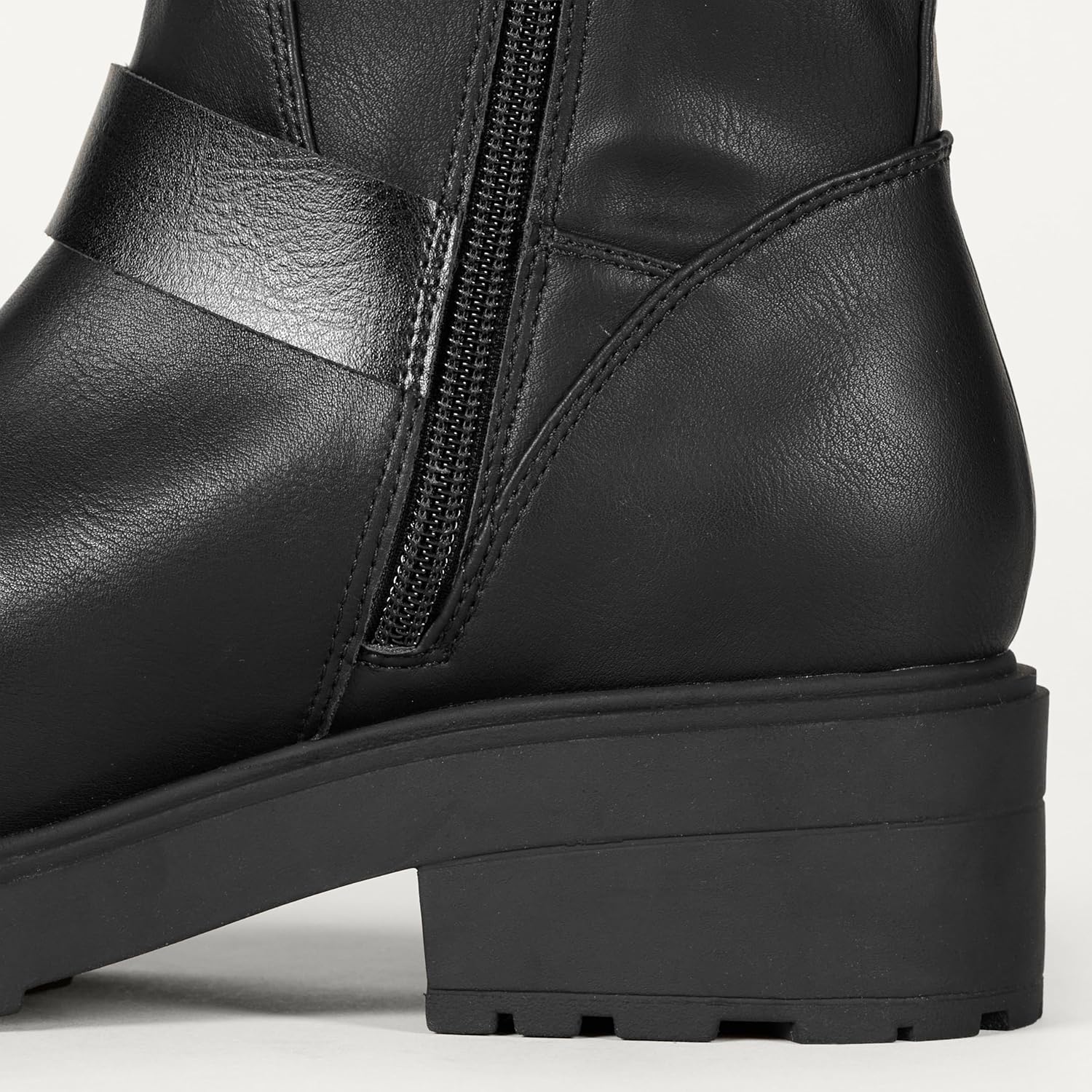 Thumbnail 4 de Amazon Essentials Damen halbhohe Bikerstiefel – bequeme Schnitte mit Innenreißverschluss