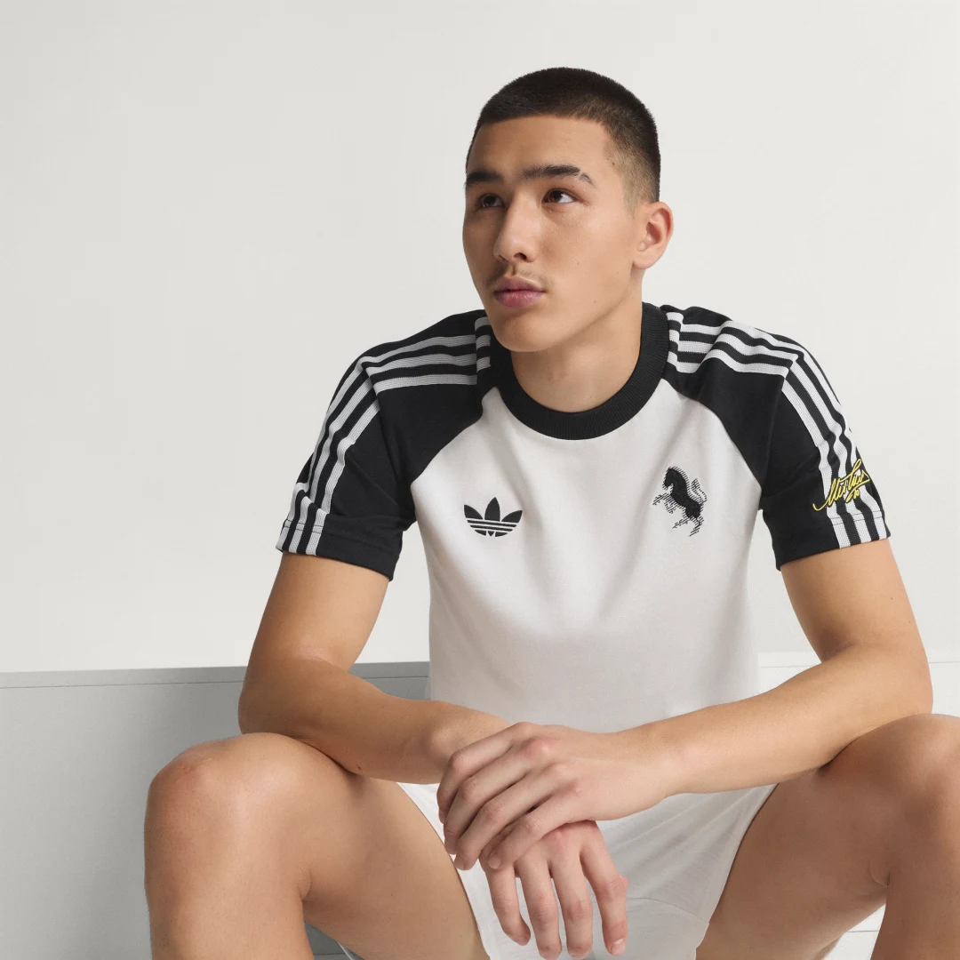Detalle de Camiseta Juventus FC Originals de Adidas — estilo y comodidad para fans del club