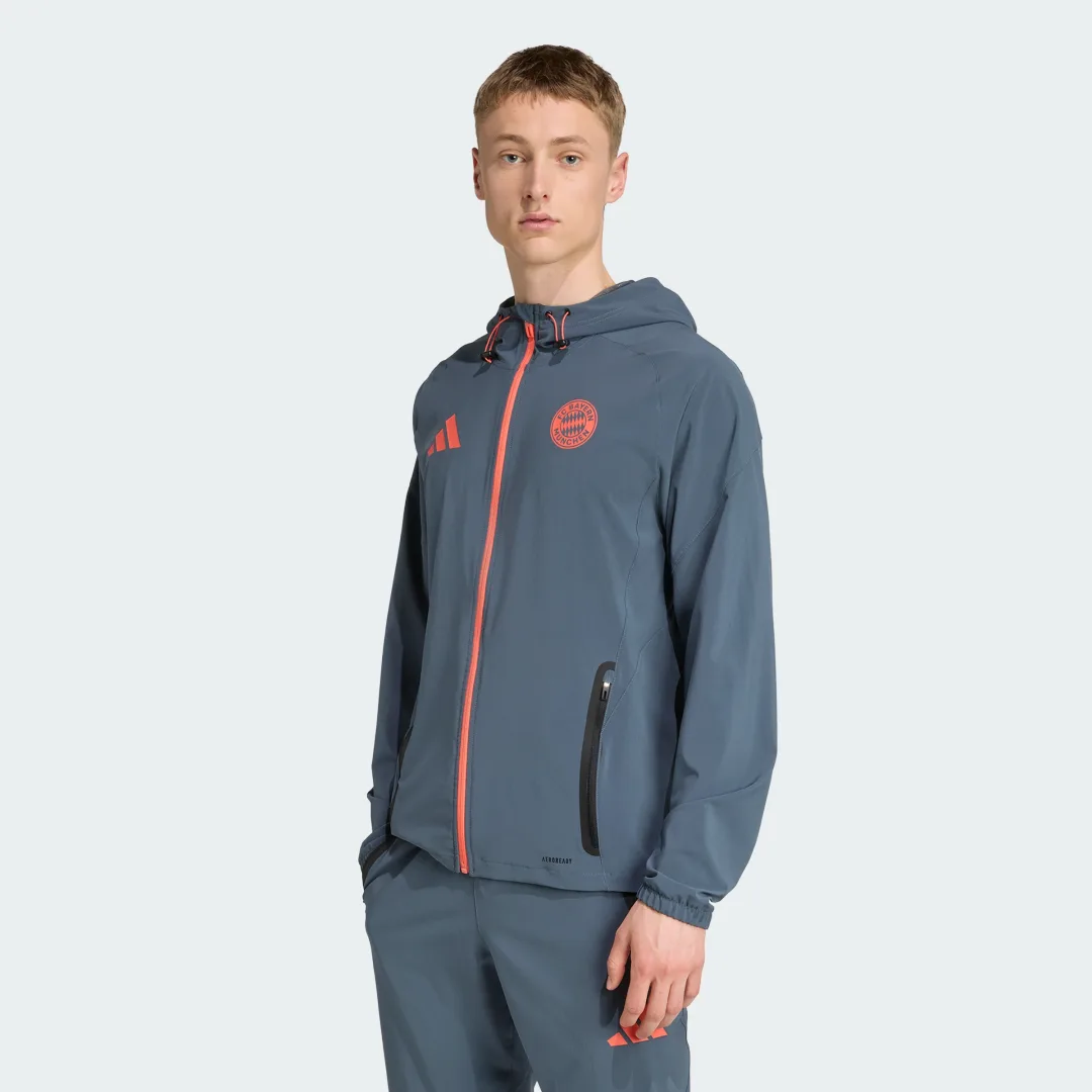 Detalle de Chaqueta técnica de viaje FC Bayern Tiro 25 Competition Vis de Adidas