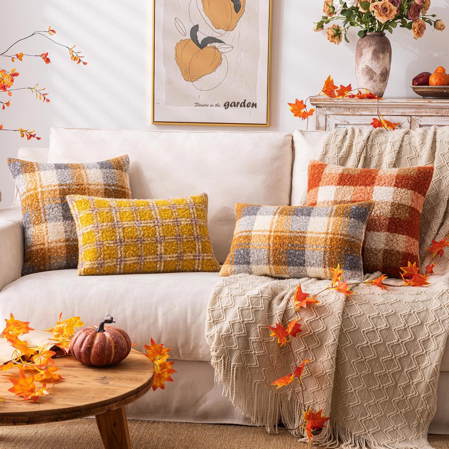 Detalle de AQOTHES Bouclé Pillow Covers, 16x16 Inch