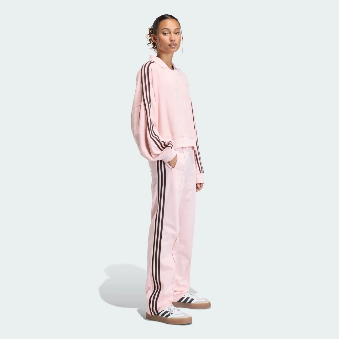 Detalle de Polo de rizo y manga larga con cuello de pico de Adidas en rosa