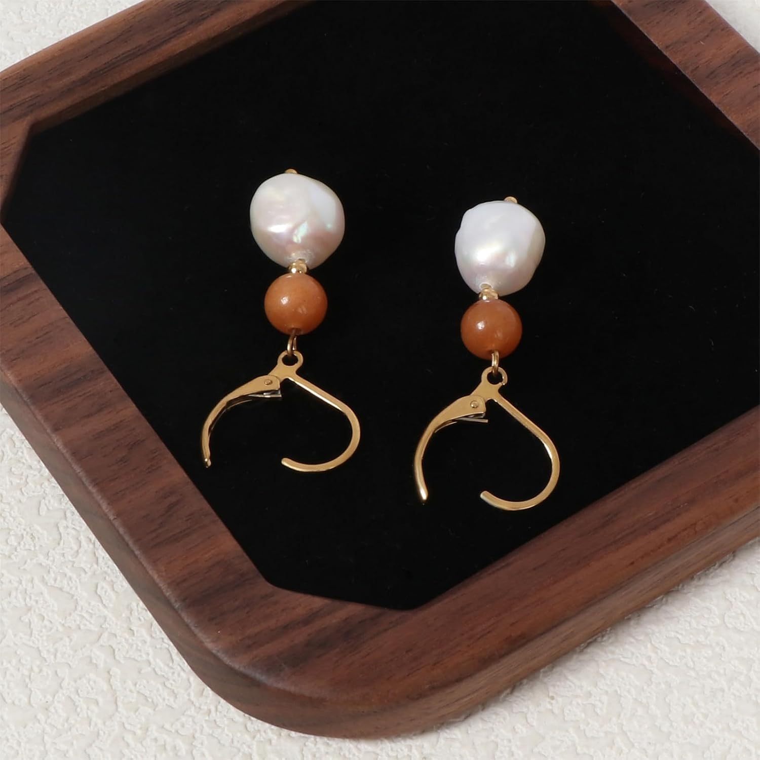 Detalle 2 de TaYolnFaSo Pearl Drop Earrings 18k Gold-Plated