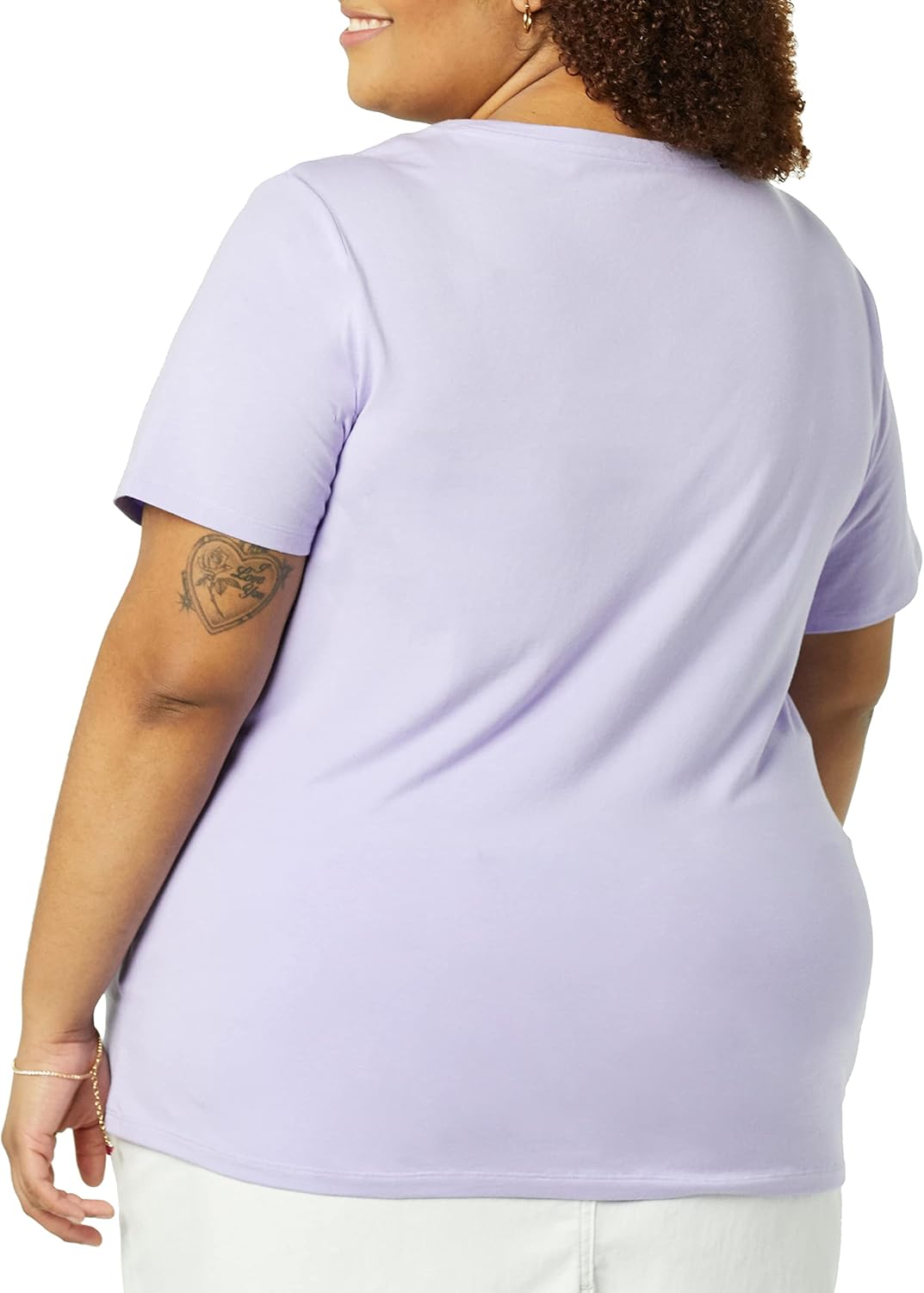 Thumbnail 2 de Amazon Essentials Damen Plus Size V-Ausschnitt T-Shirt mit kurzen Ärmeln – Klassische Passform