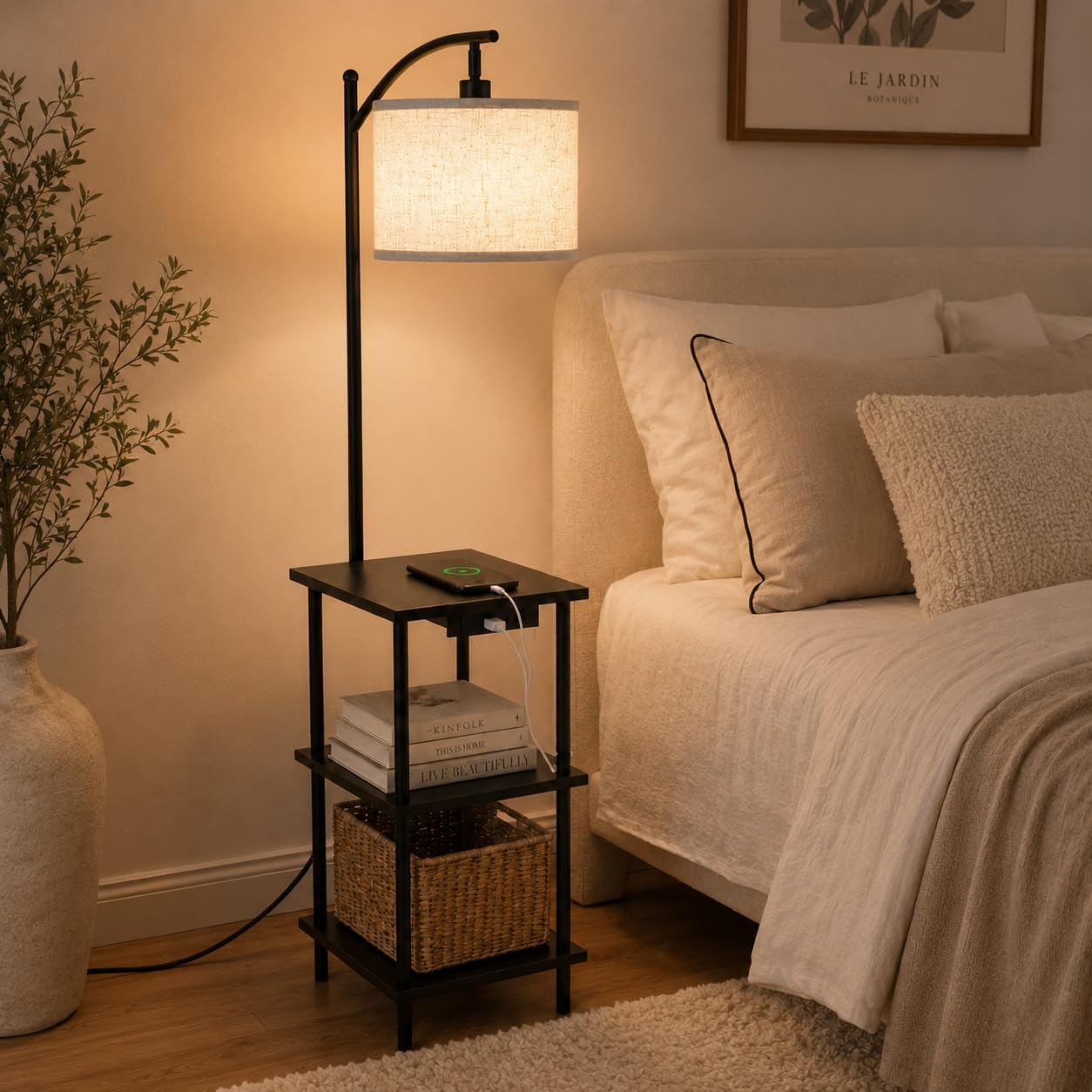 Detalle de LuminexDesigns Lampada da Terra Vintage con Mensole: funzionalità, stile e ricarica integrata