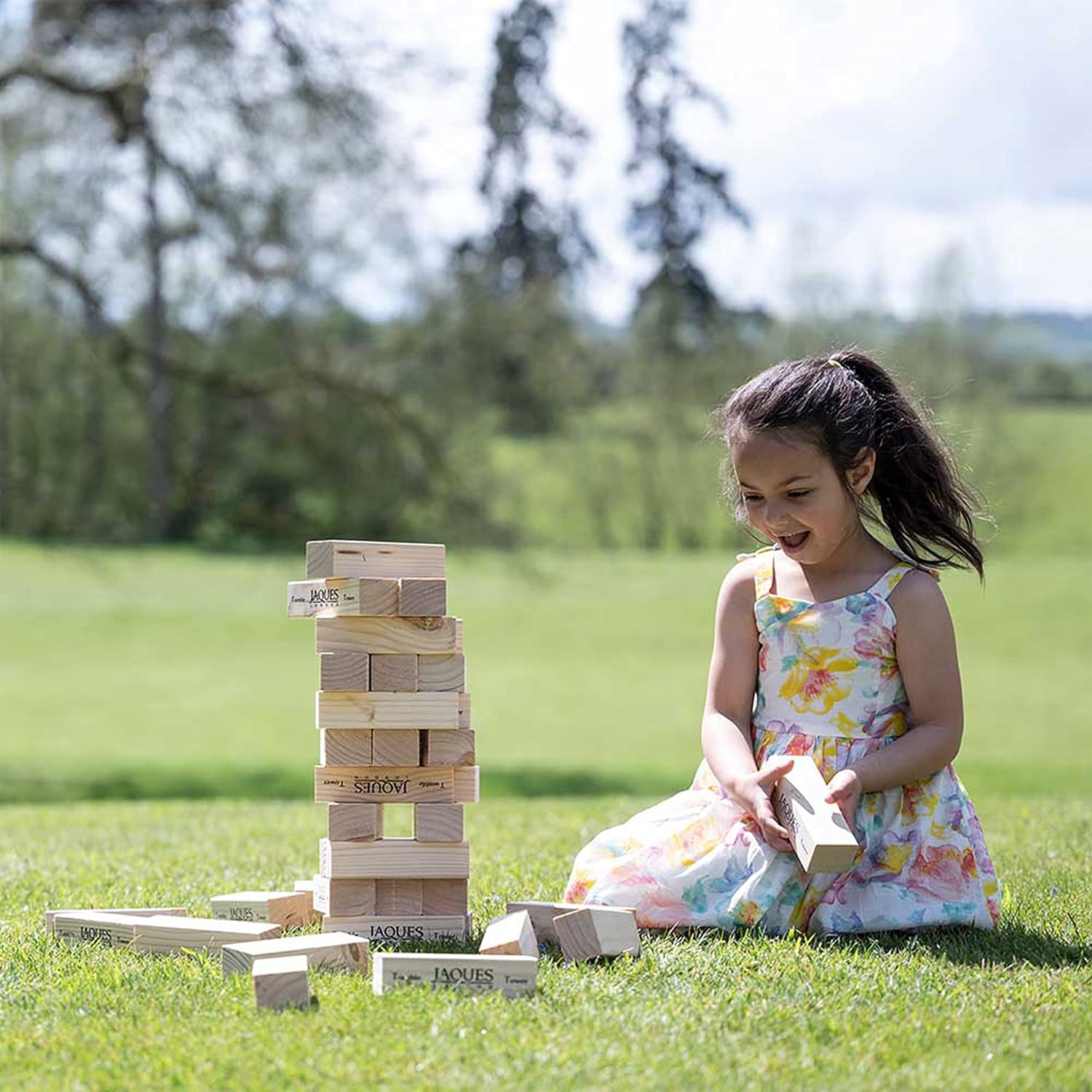 Detalle 2 de Ultimate XL! Tumble Tower by Jaques Of London – Giant 5ft Tall Block Game