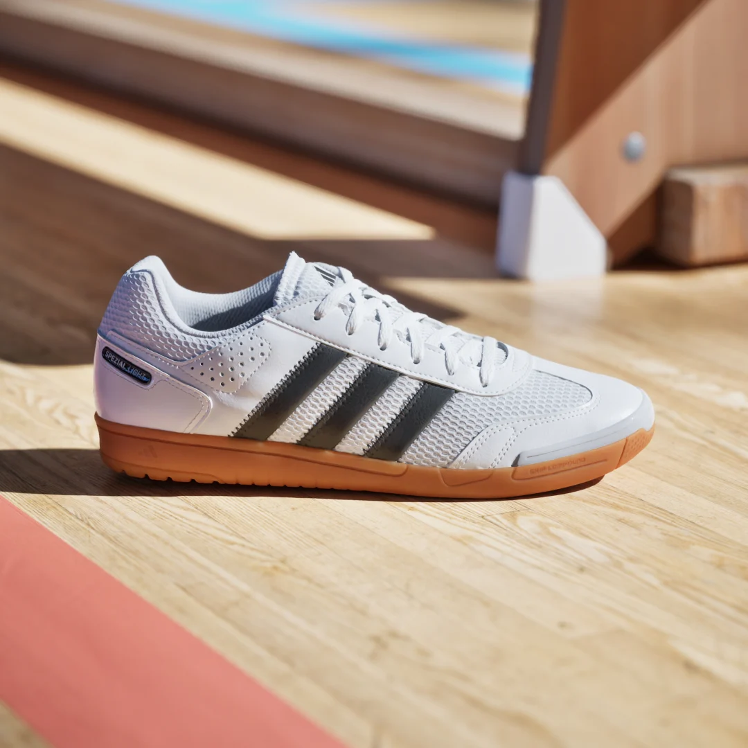 Detalle 2 de Adidas Spezial Light: Zapatilla de balonmano en blanco