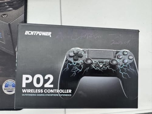 Detalle de ECHTPower Controller per P4 con porta USB-C, pulsanti posteriori e doppia vibrazione