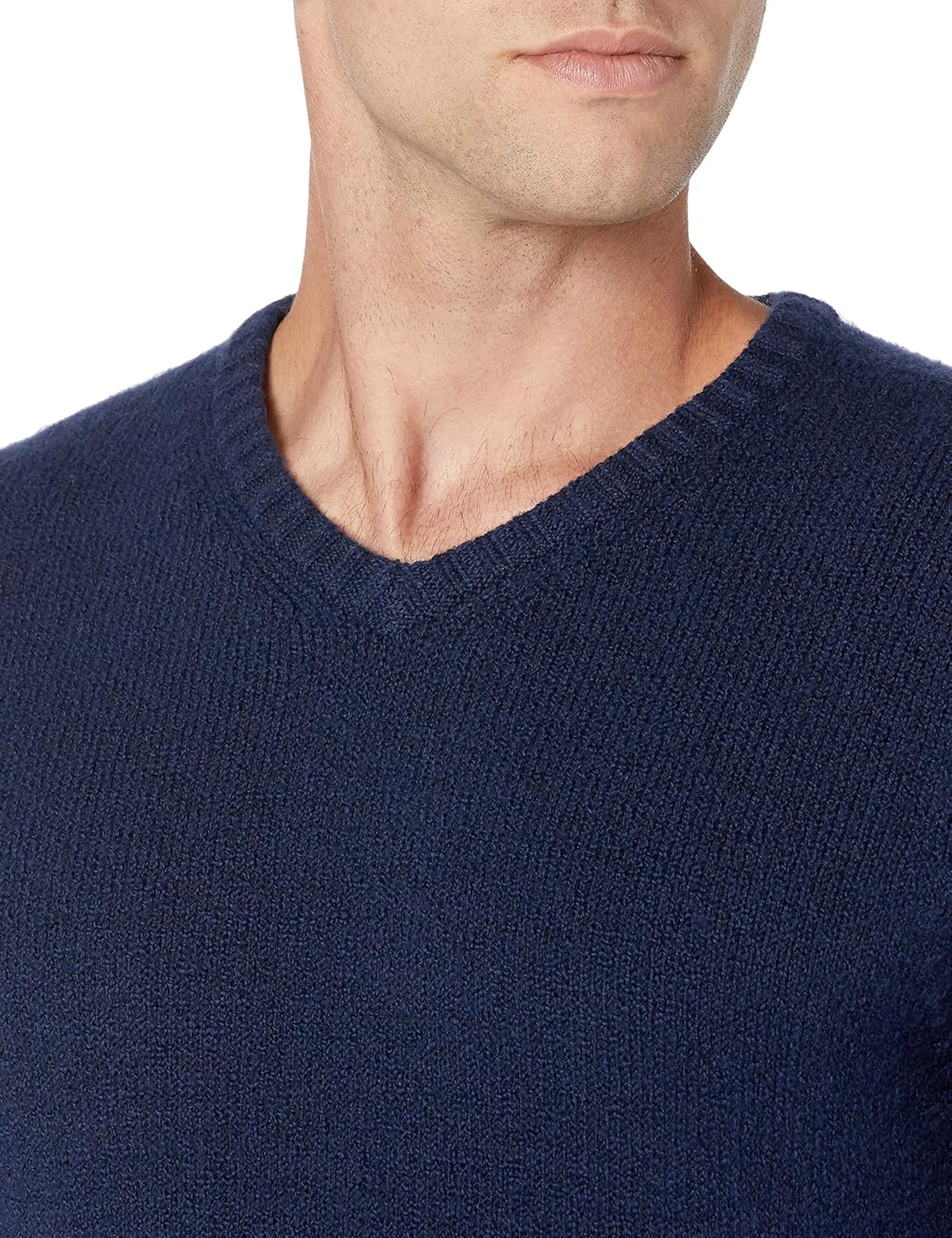 Thumbnail 3 de Amazon Essentials Men's Long-Sleeve Soft Touch V-Neck Jumper