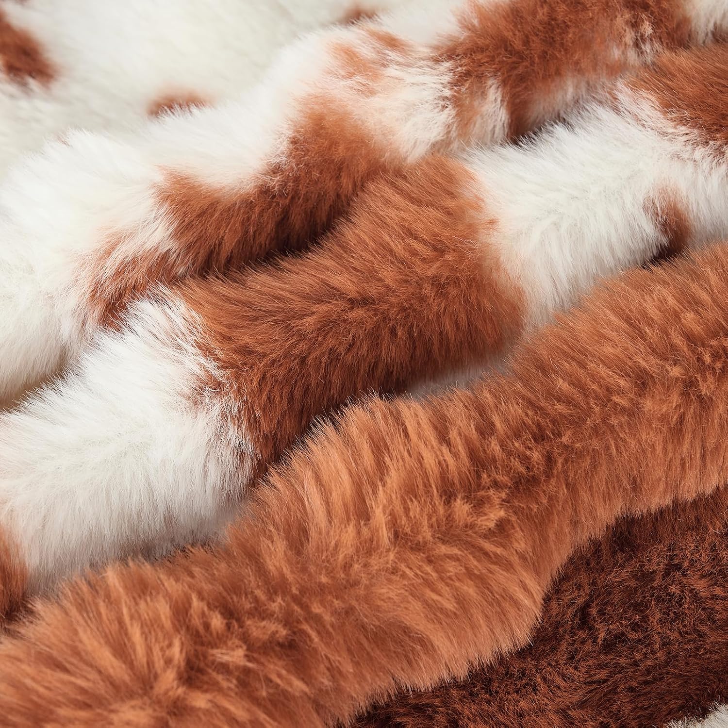 Thumbnail 6 de Lotus Karen Faux Fur Throw Blanket, 90 x 90 Inches, Light Brown Cow Print