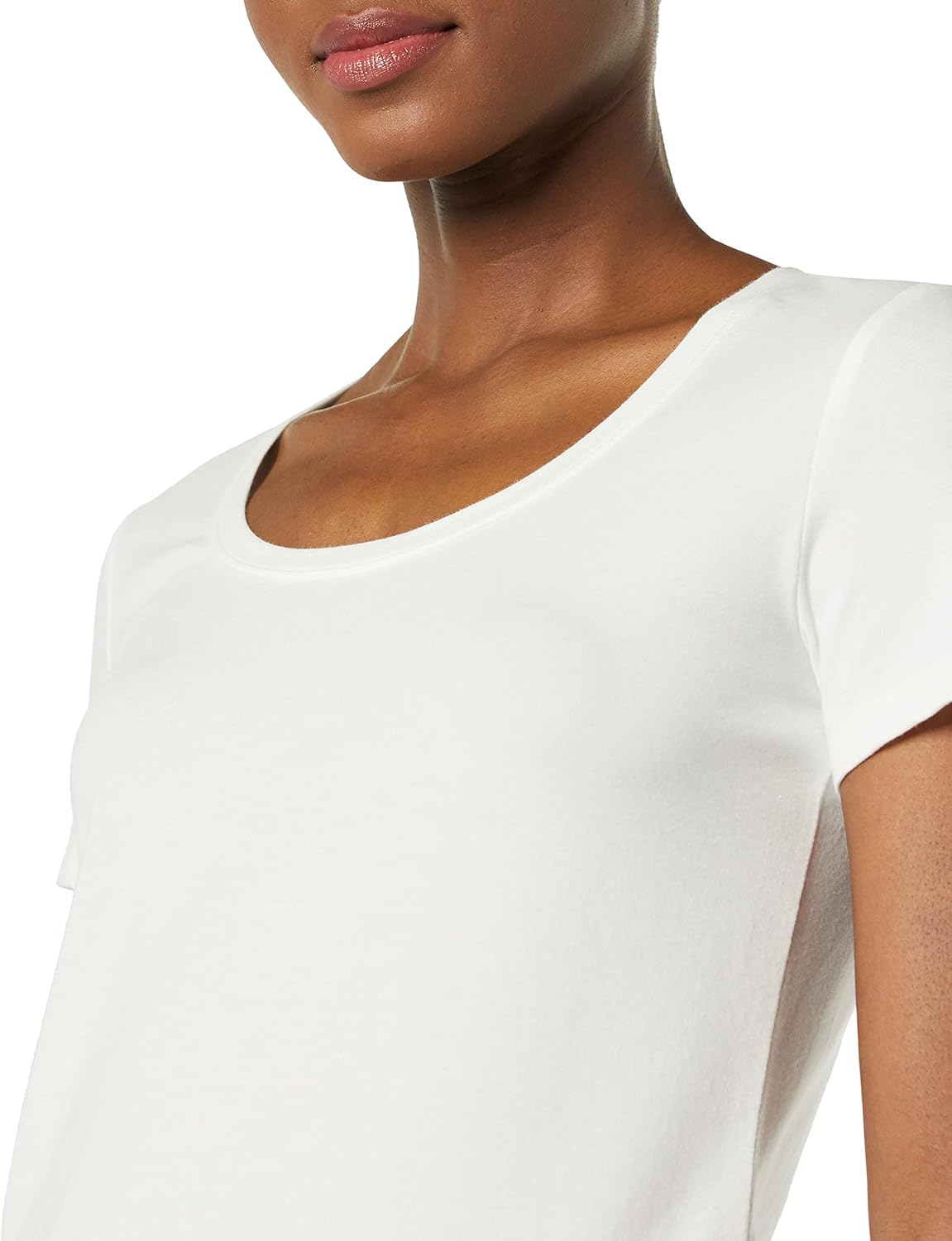 Detalle 2 de Amazon Essentials Women's Regular-Fit Short-Sleeve Scoop Neck T-Shirt (Available in Plus Size)