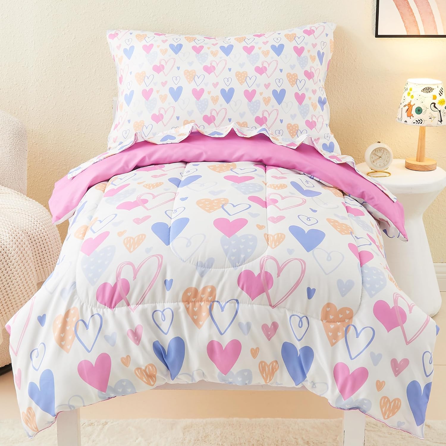 Detalle de Mooreeke Toddler Bedding Set, 4-Piece Pink Heart Print Microfiber
