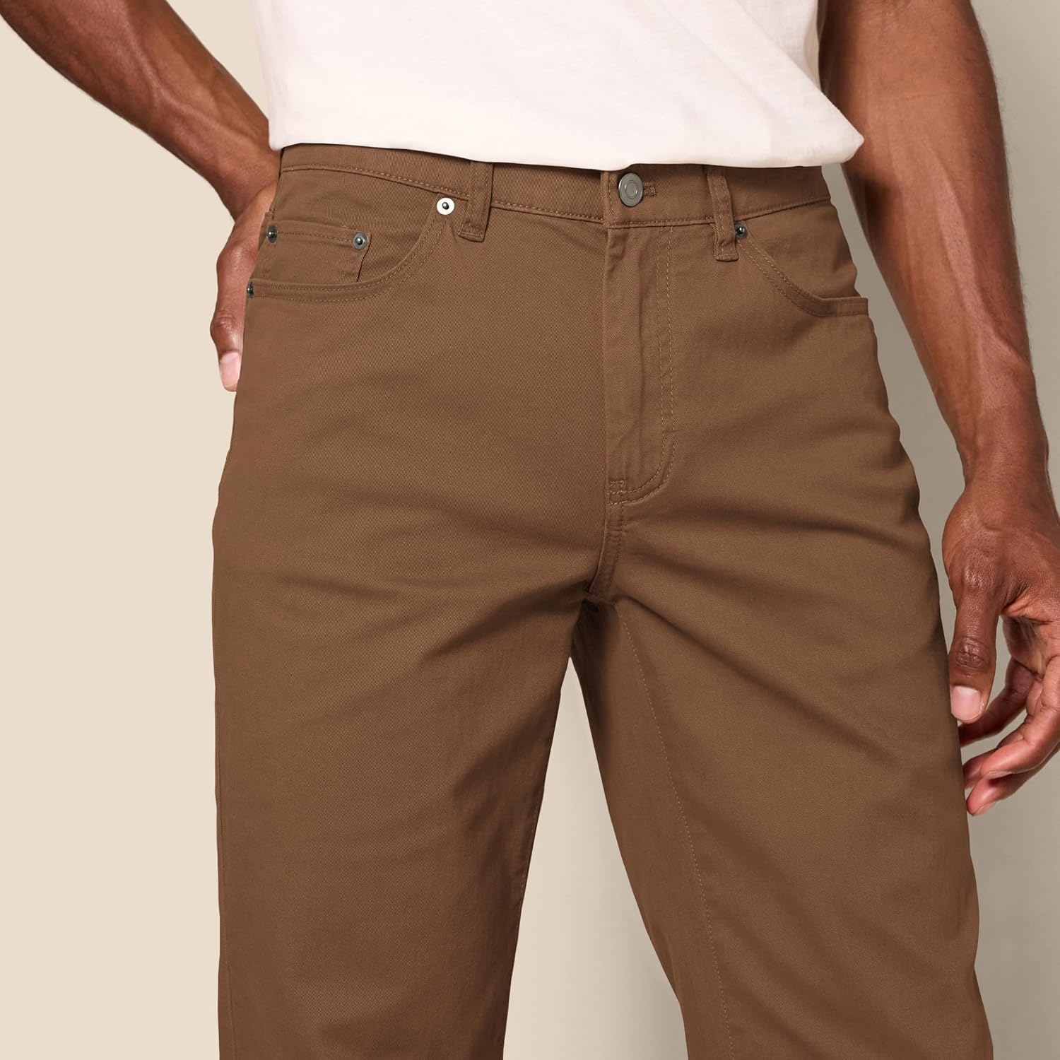Thumbnail 3 de Amazon Essentials Men's Athletic-Fit 5-Pocket Stretch Twill Trouser (Big & Tall) – UK