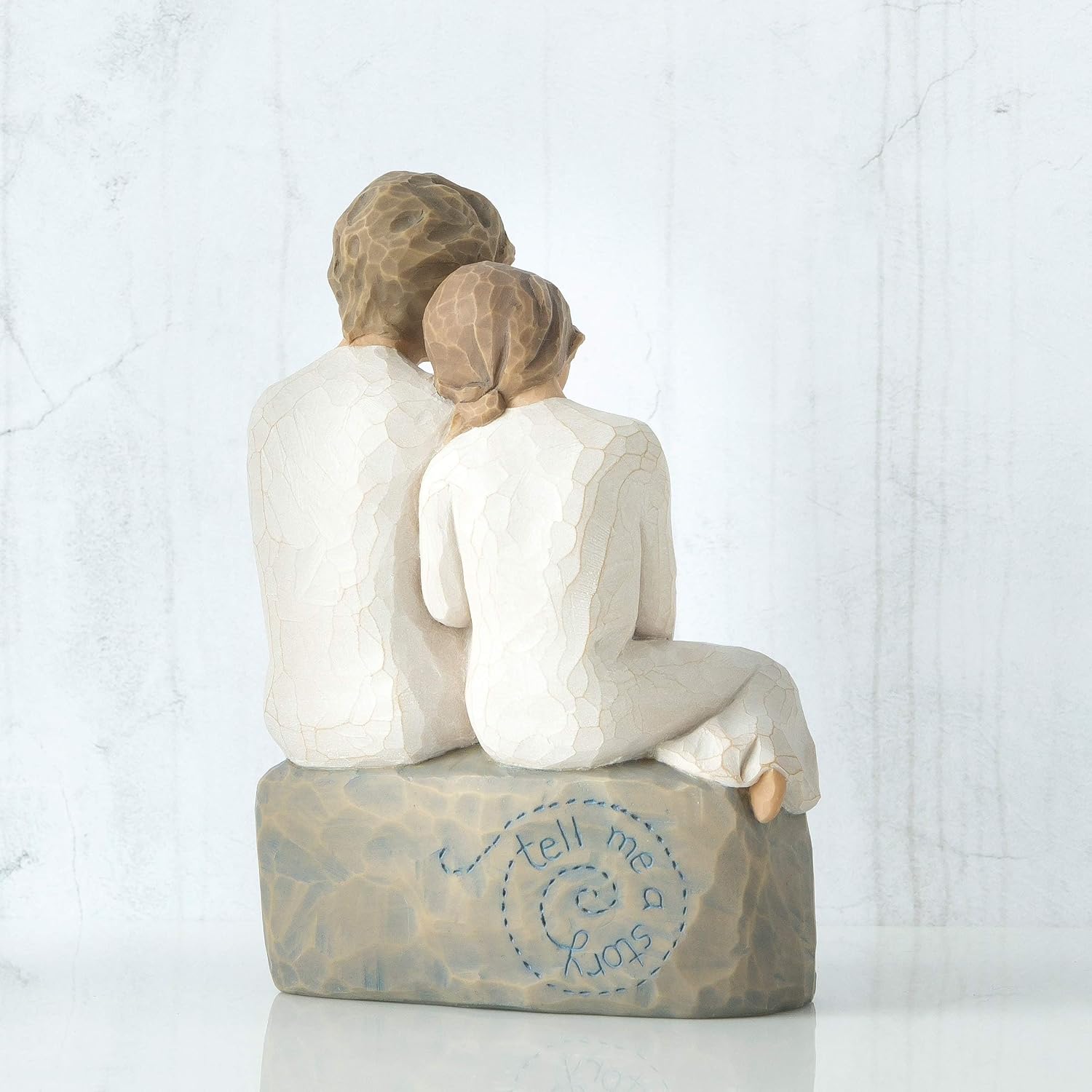 Detalle 1 de Enesco 26244 Avec Ma Grand-Mère — Sculpture Willow Tree en résine, peinture à la main